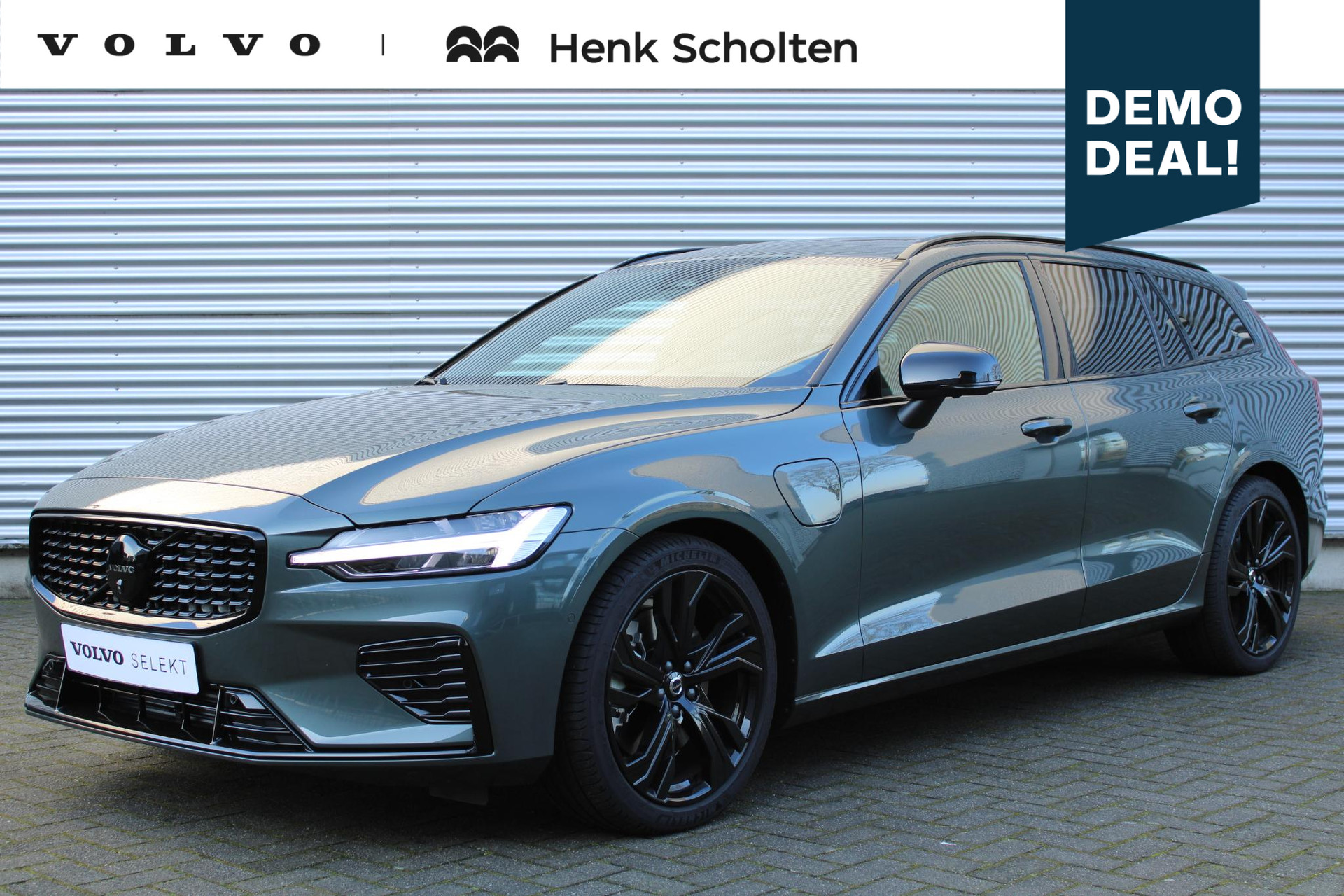 Volvo V60 T6 Automaat Plug-in hybrid AWD Plus Dark |