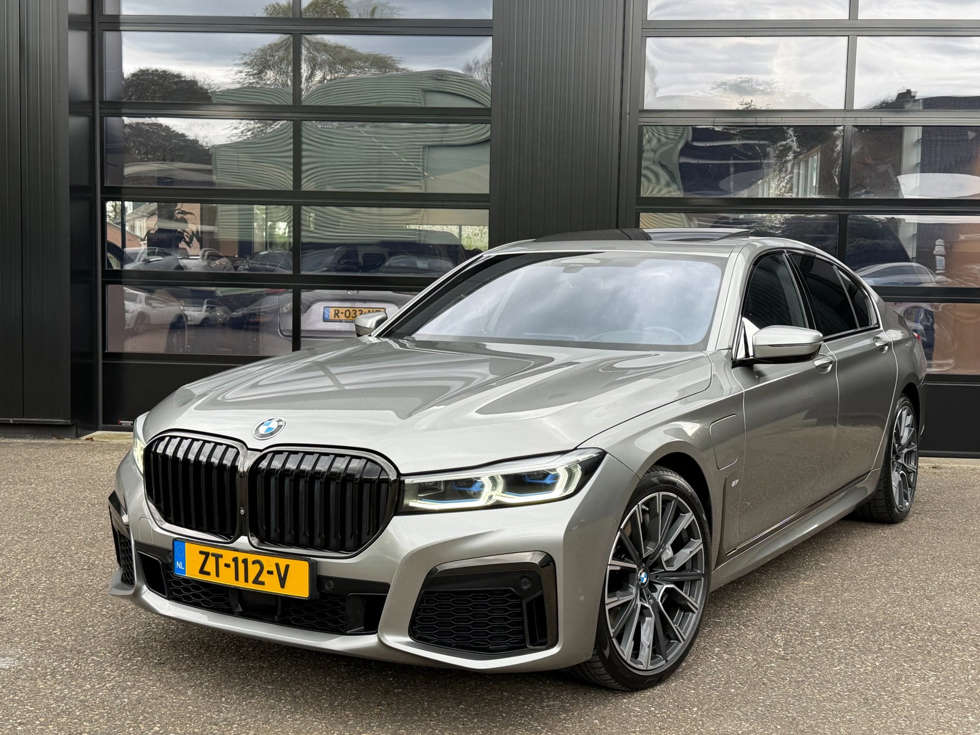 BMW 7-Serie 745e M-Sport Shadowline Schuifdak Donington Grau