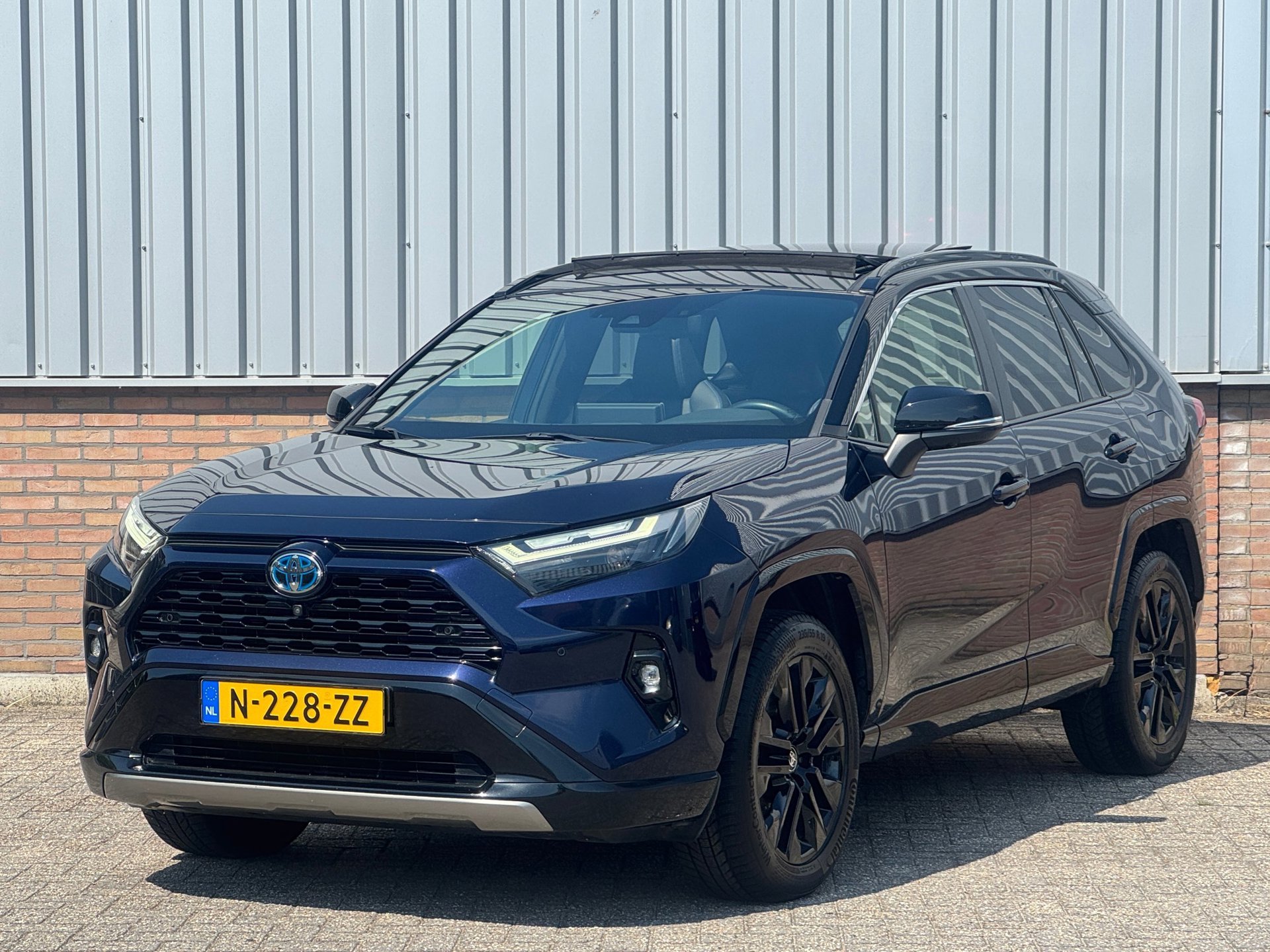 Toyota RAV4 2.5 Hybrid Bi-Tone Facelift/ Panorama/ Dealer onderhouden