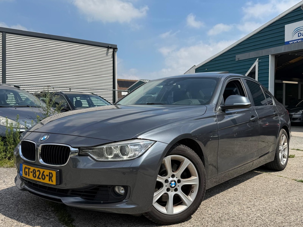 BMW 3-serie 330d High Executive |NweAPK|ECC|LMV|Leer|Navi|Schuifdak|