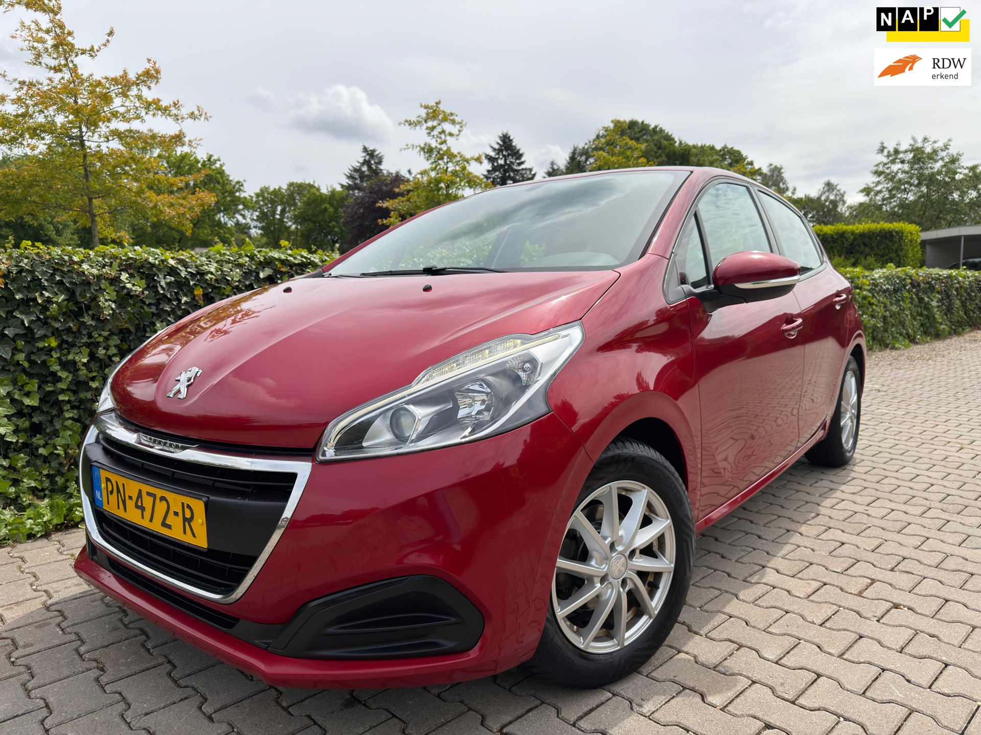 Peugeot 208 1.2 PureTech Active 5 DRS. ,Dealer Onderhouden , Airco / Cruise / Navi-Carplay / Elec.Pakket / Pdc / 15" LM / Trekhaak