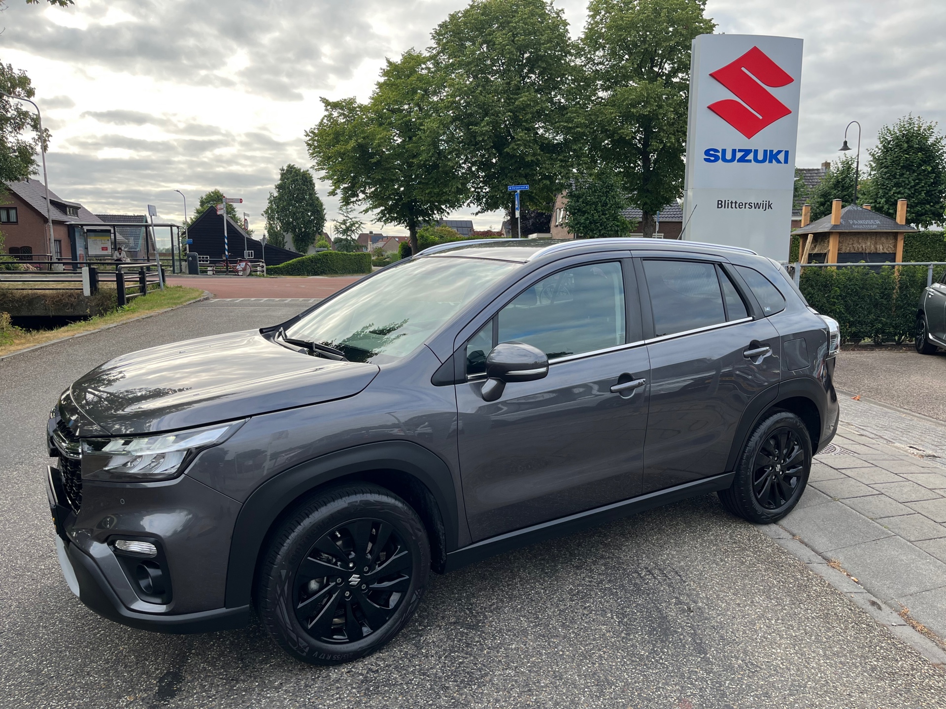 Suzuki S-Cross 1.4 Boosterjet Select Smart Hybrid // 1500 kilo trekgewicht // Zwarte velgen // Snel te rijden // Rijklaar prijs