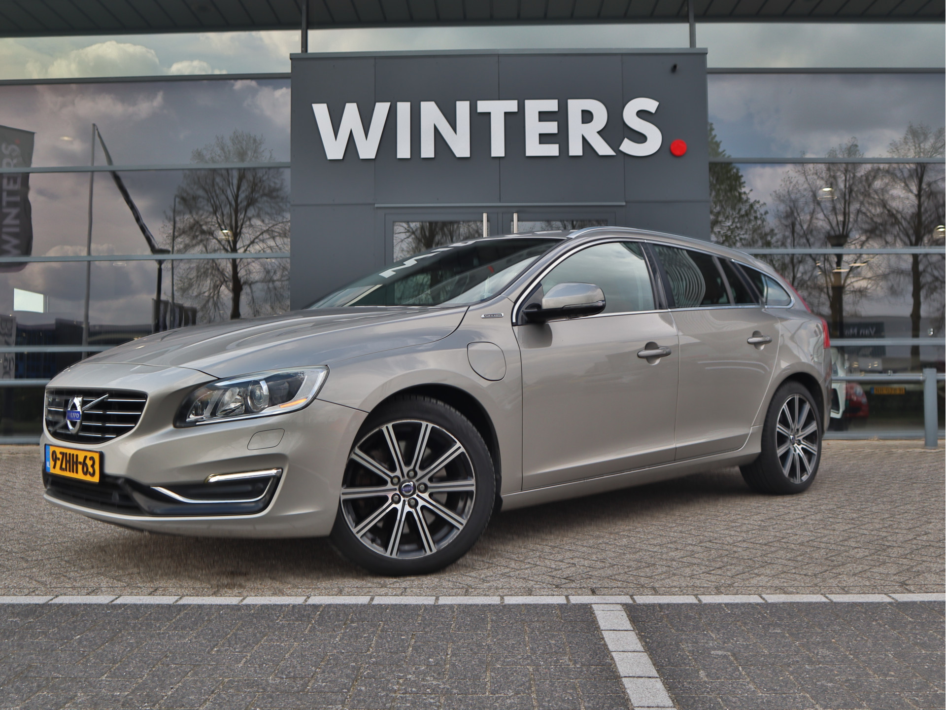 Volvo V60 2.4 D6 AWD Plug-In Hybrid Summum