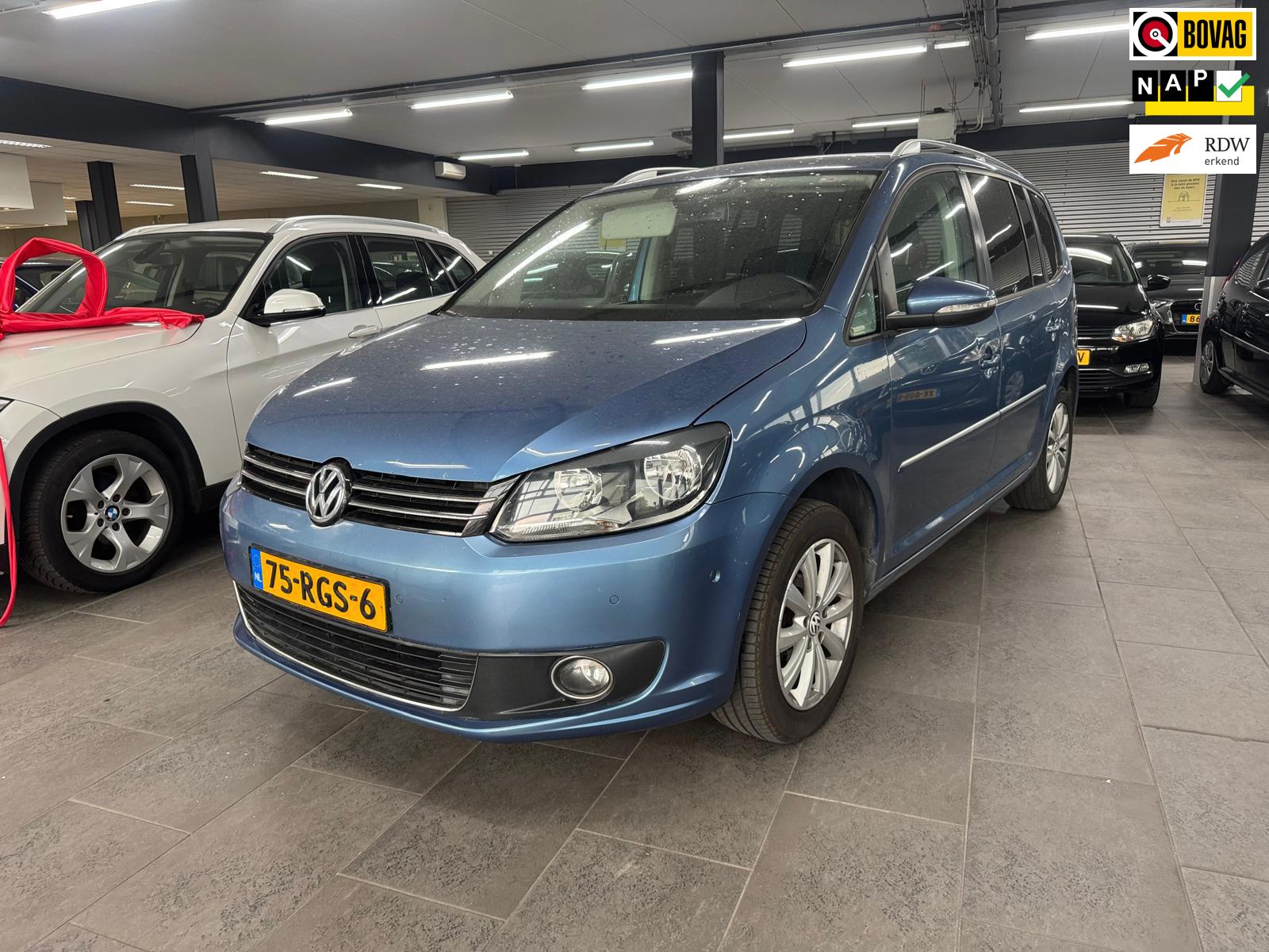Volkswagen Touran 1.2 TSI Highline BlueMotion 7p. Navigatie camera clima cruise controle lm-velgen elekt-pakket pdc v+a trekhaak