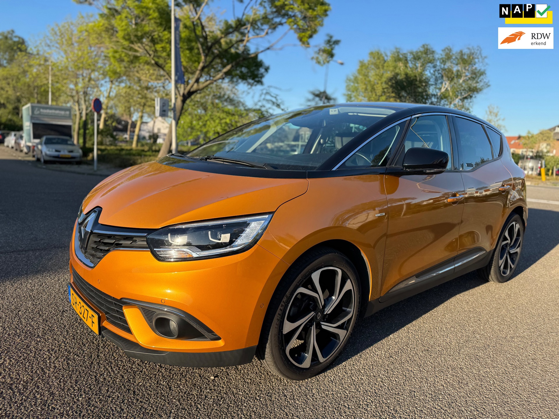 Renault Scénic 1.3 TCe Bose / automaat / panorama / half/leder / pdc / navi / dealer.onder / camera / historie / nap....