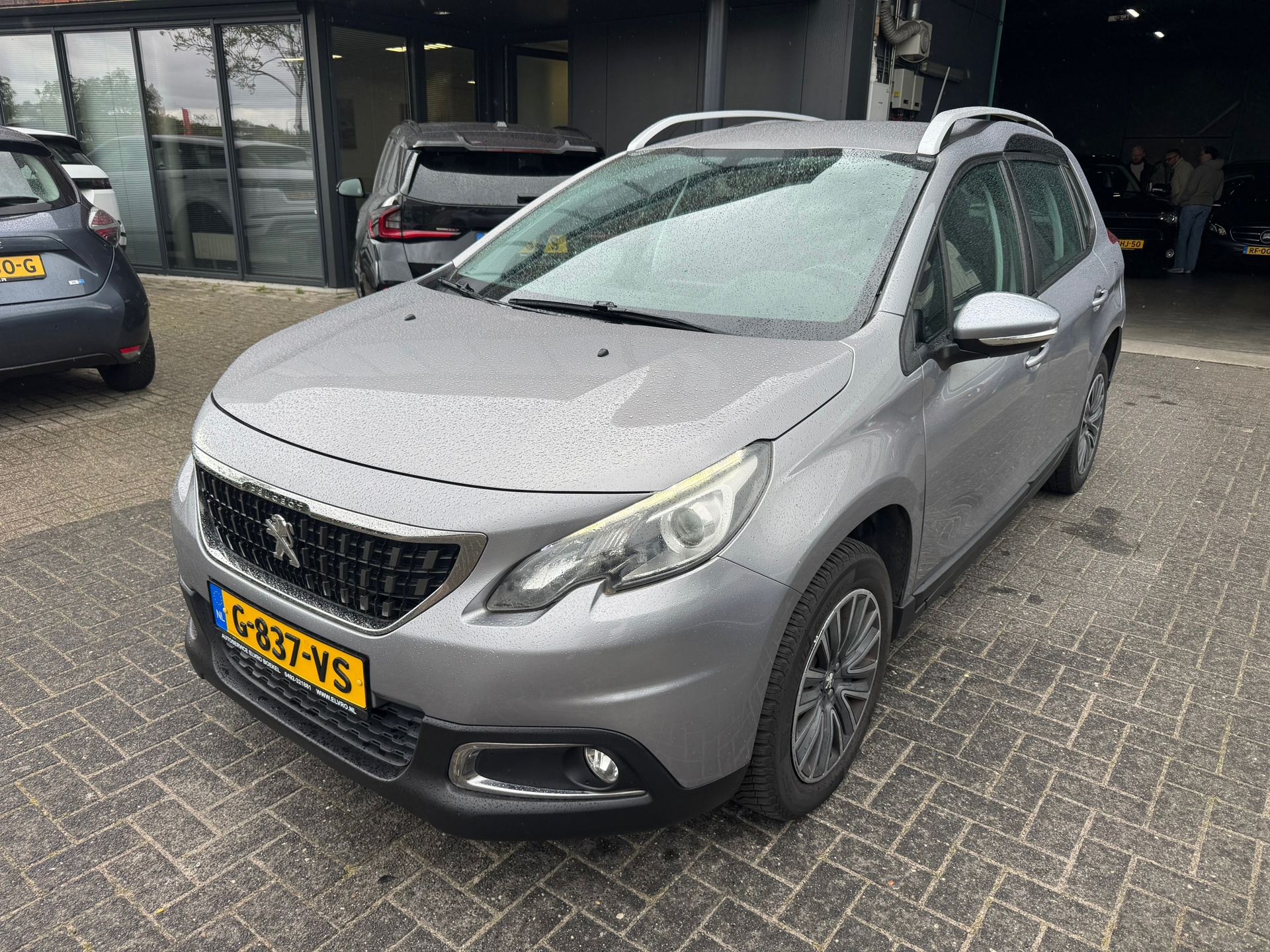 Peugeot 2008 1.2 PureTech AUTOMAAT TREKHAAK CAMERA NIEUWE APK + ONDERHOUD