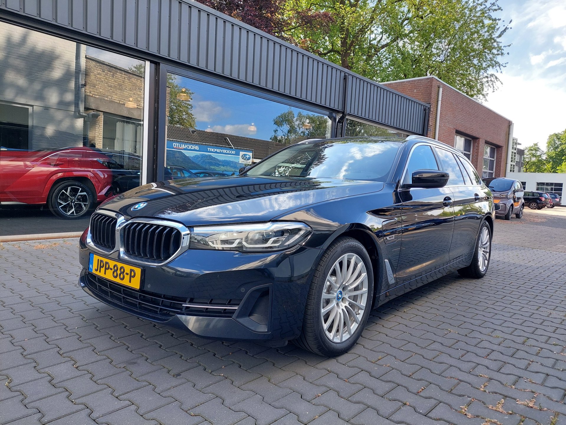 BMW 5-serie Touring 520e luchtvering Business Edition plus incl Garantie Navi Leer Achteruitrijcamera Electrisch verstelbare stoel