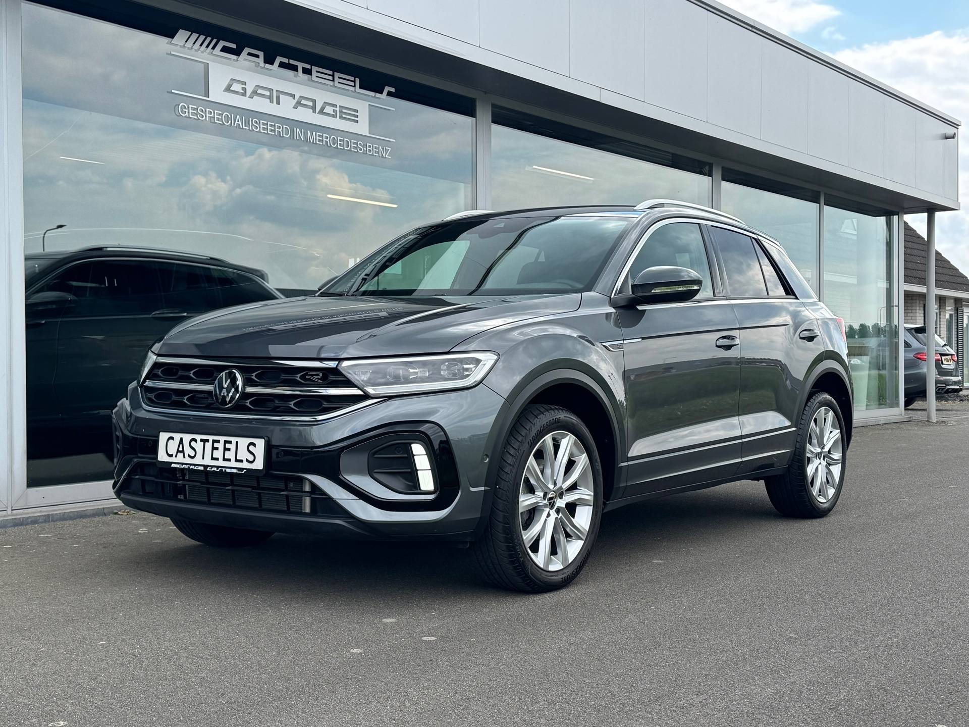 Volkswagen T-Roc 1.5 TSI R-Line Edition automaat,elektrische achterklep,achteruitrijcamera,led,keyless,apple-carplay