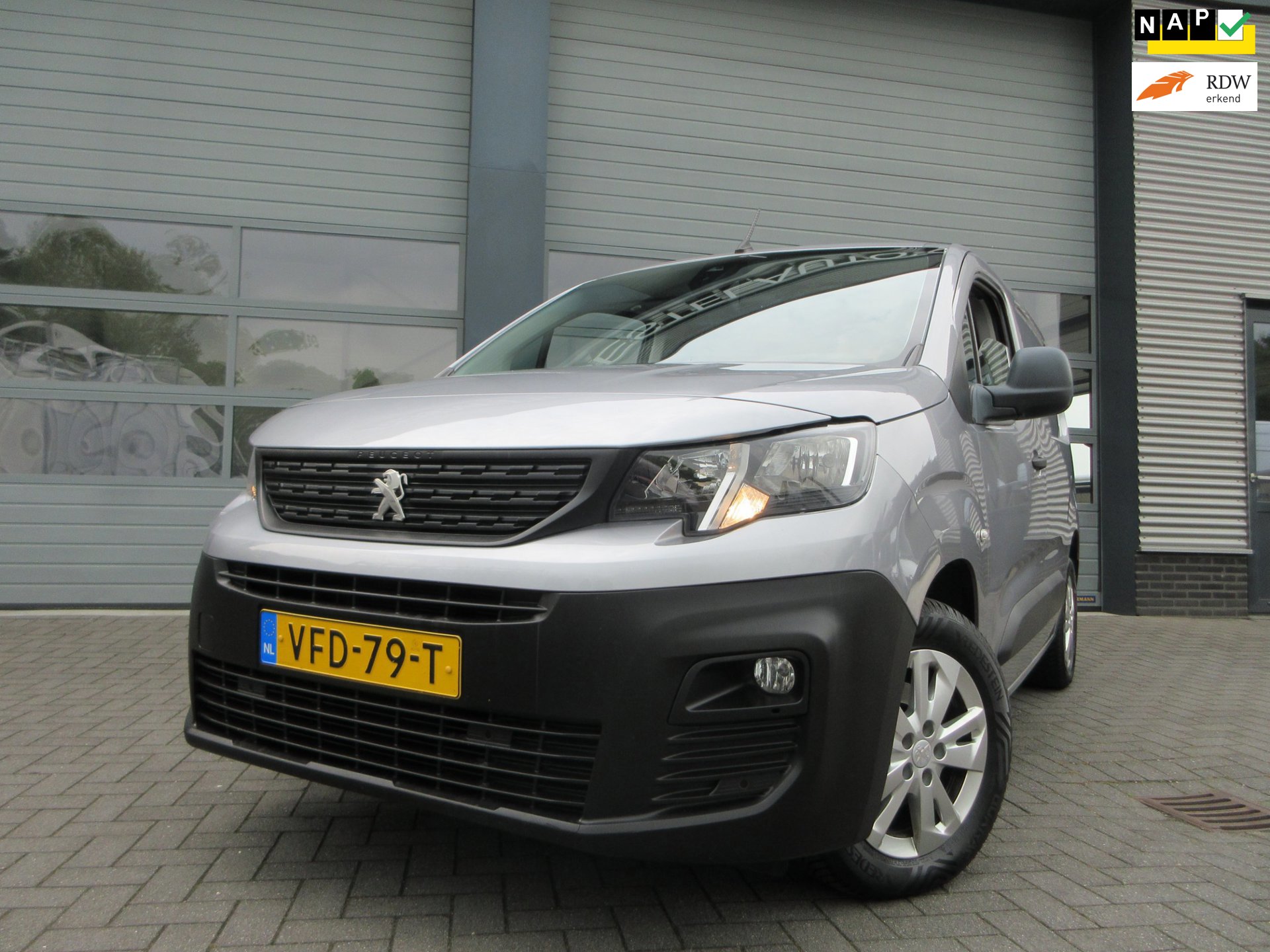 Peugeot Partner 1.6 BleuHDI, 99pk, Navigatie, Camera, PDC, Cruisecontrol.