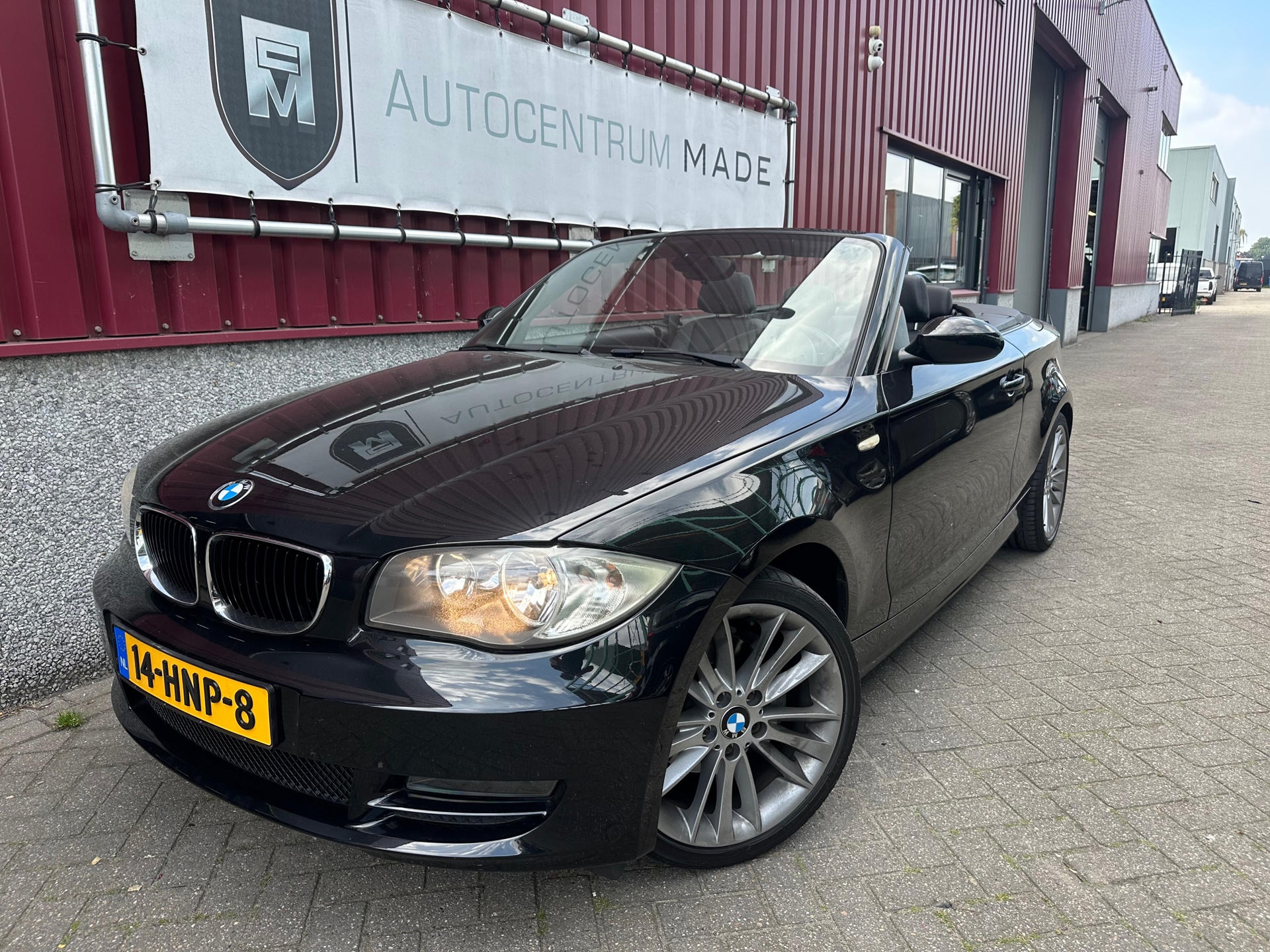 BMW 1-serie Cabrio 120i High Executive // 122 DKM NAP // Automaat // Clima // Cruise control // PDC // Leder