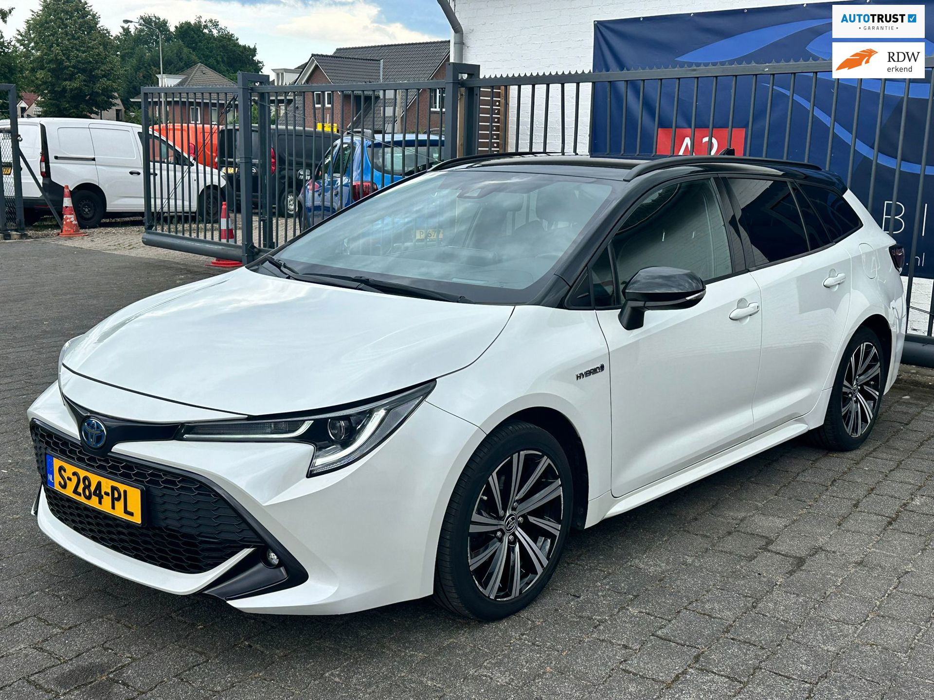 Toyota Corolla Touring Sports 1.8 Hybrid GR-Sport / HEAD-UP DISPLAY / STUUR-STOELVERWARMING / CAMERA