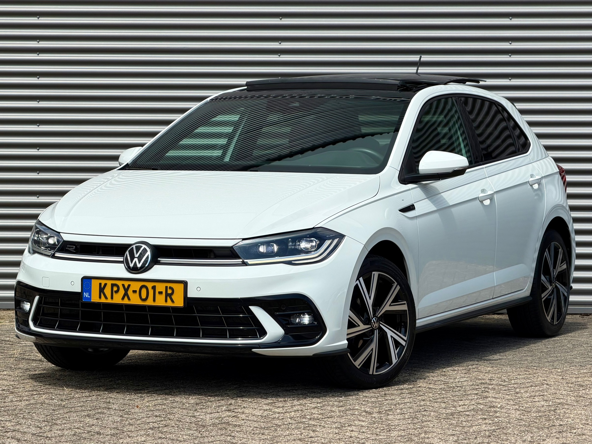 Volkswagen Polo 1.0 TSI R-Line DSG | Panorama I IQ Light | Dealer Onderhouden | Camera | Virtual Cockpit