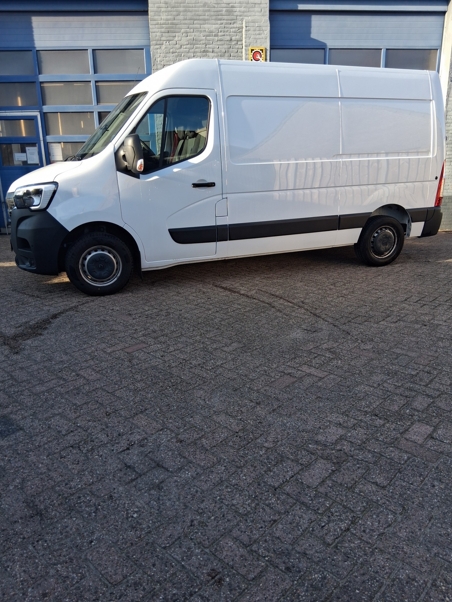 Renault Master T35 2.3 dCi 135 L2H2 Work Edition