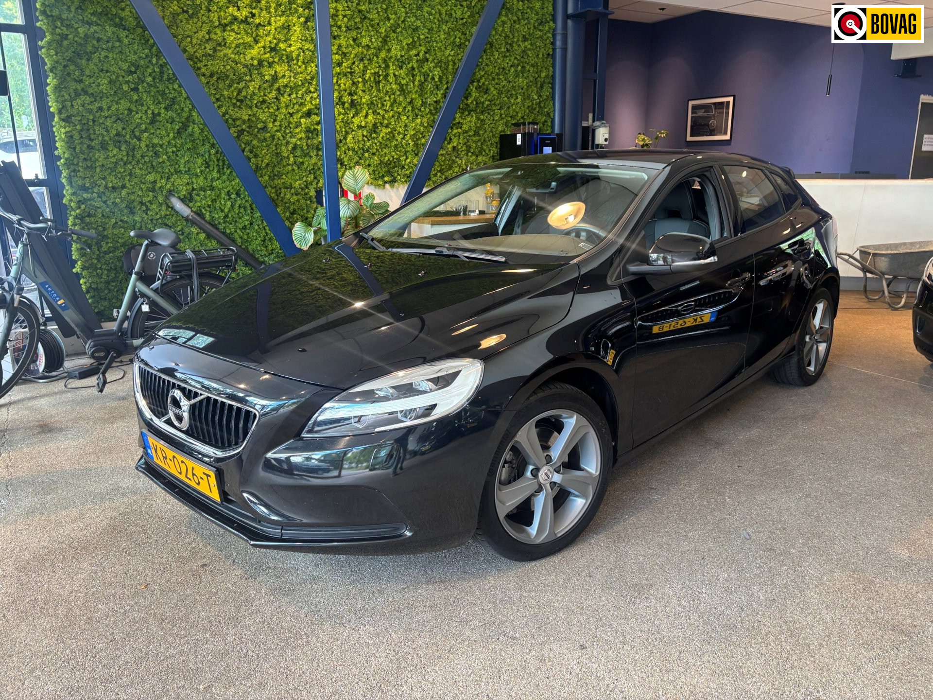 Volvo V40 T3 Momentum | Standkachel | Stoelverwarming | Volvo on call | Dealeronderhouden