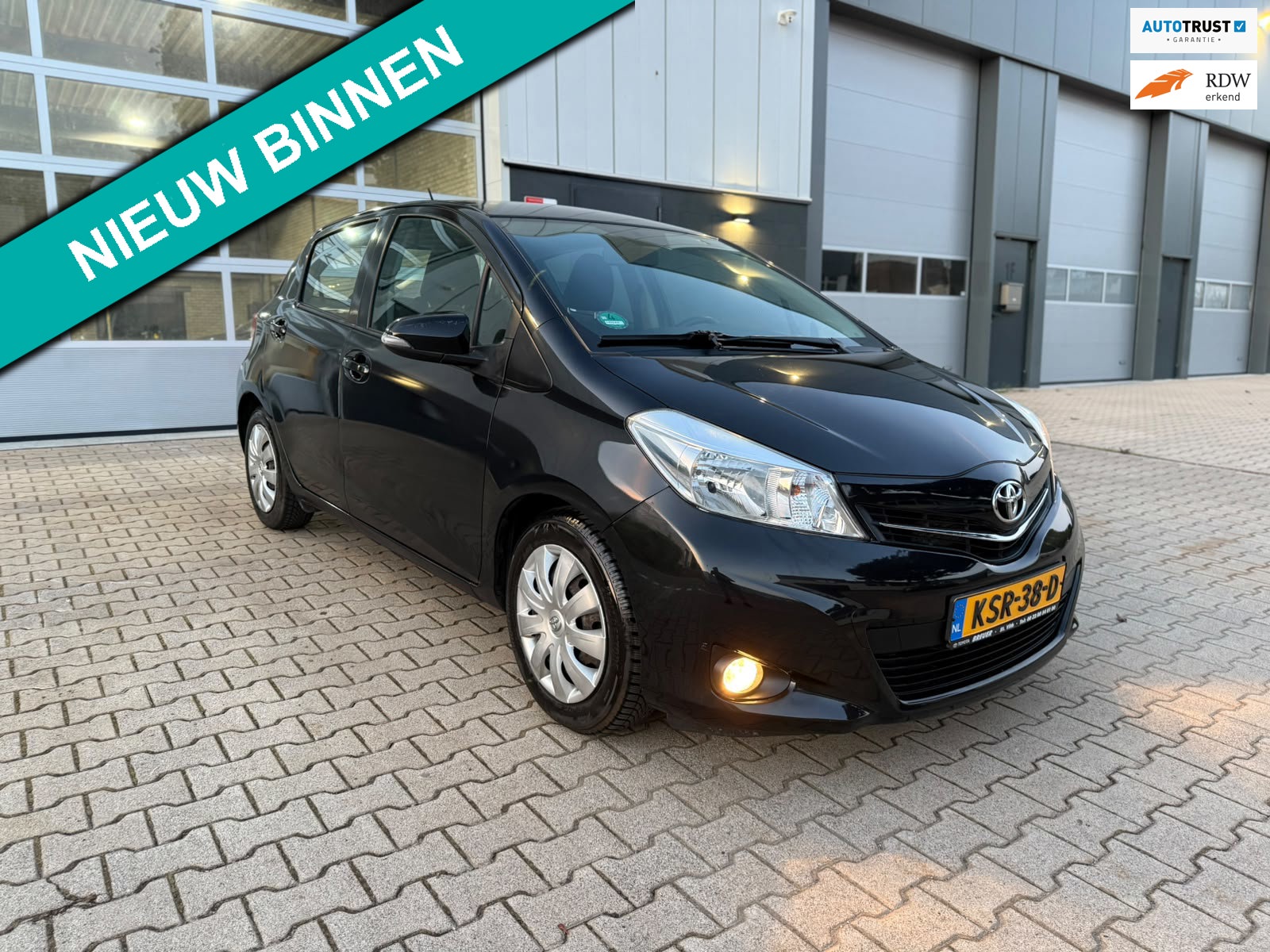 Toyota Yaris 1.0 VVT-i Aspiration Dealer Onderhouden Zwart 5 deurs Airco Topstaat