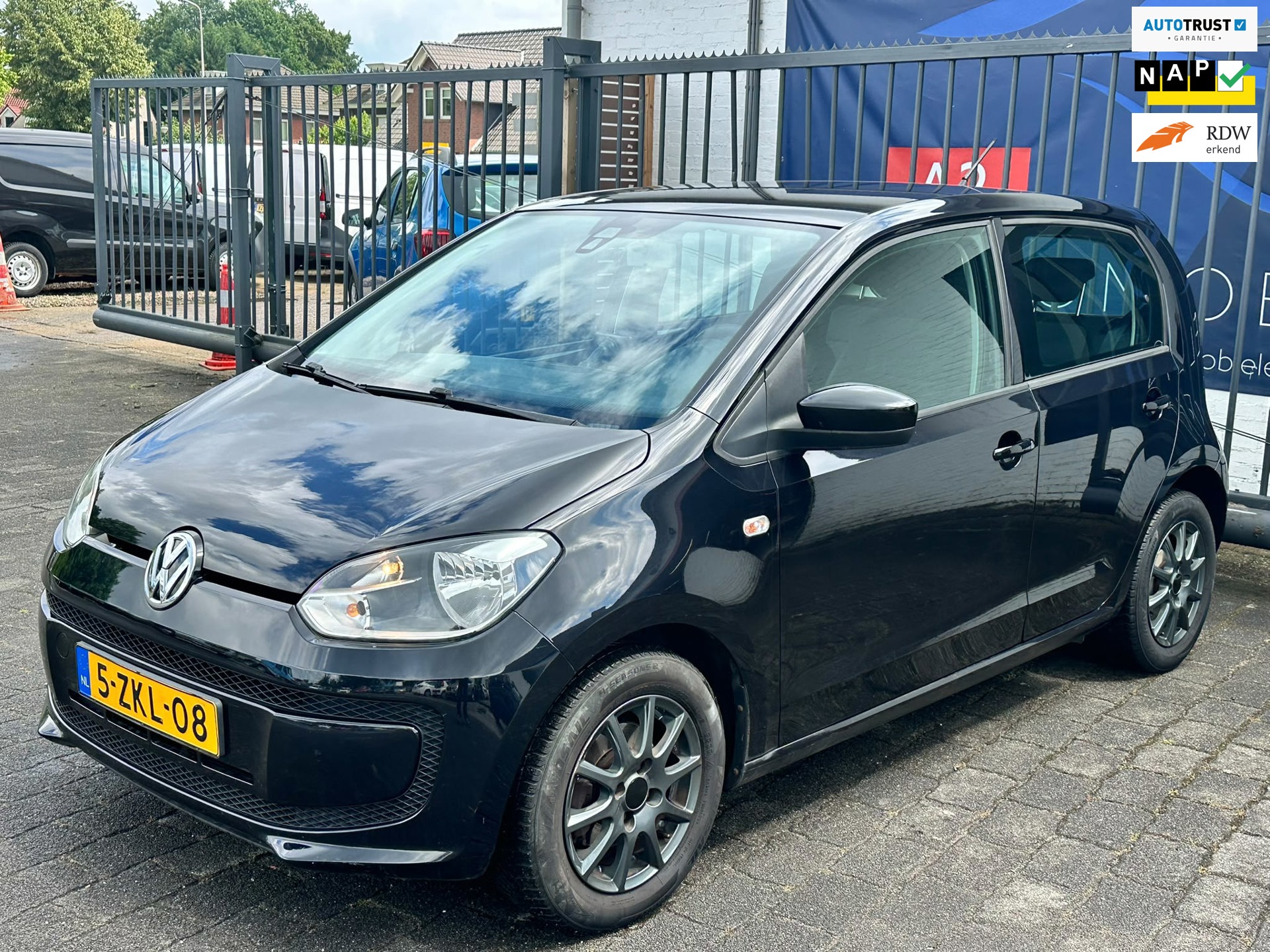 Volkswagen Up! 1.0 move up! BlueMotion / GARMIN / AIRCO / LM VELGEN / NAP !!