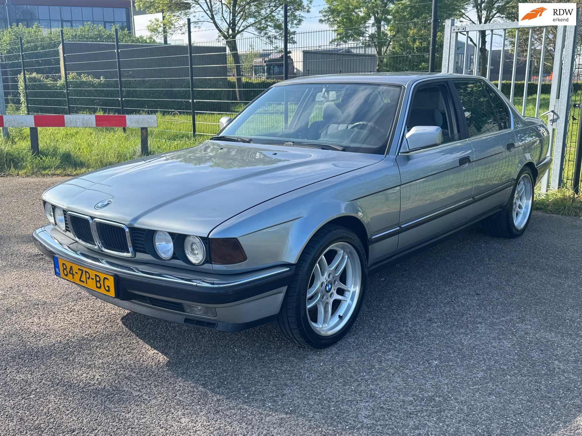 BMW 7-serie 750i V12 E32 Velours 18inch M Parallel Nette staat! Uniek