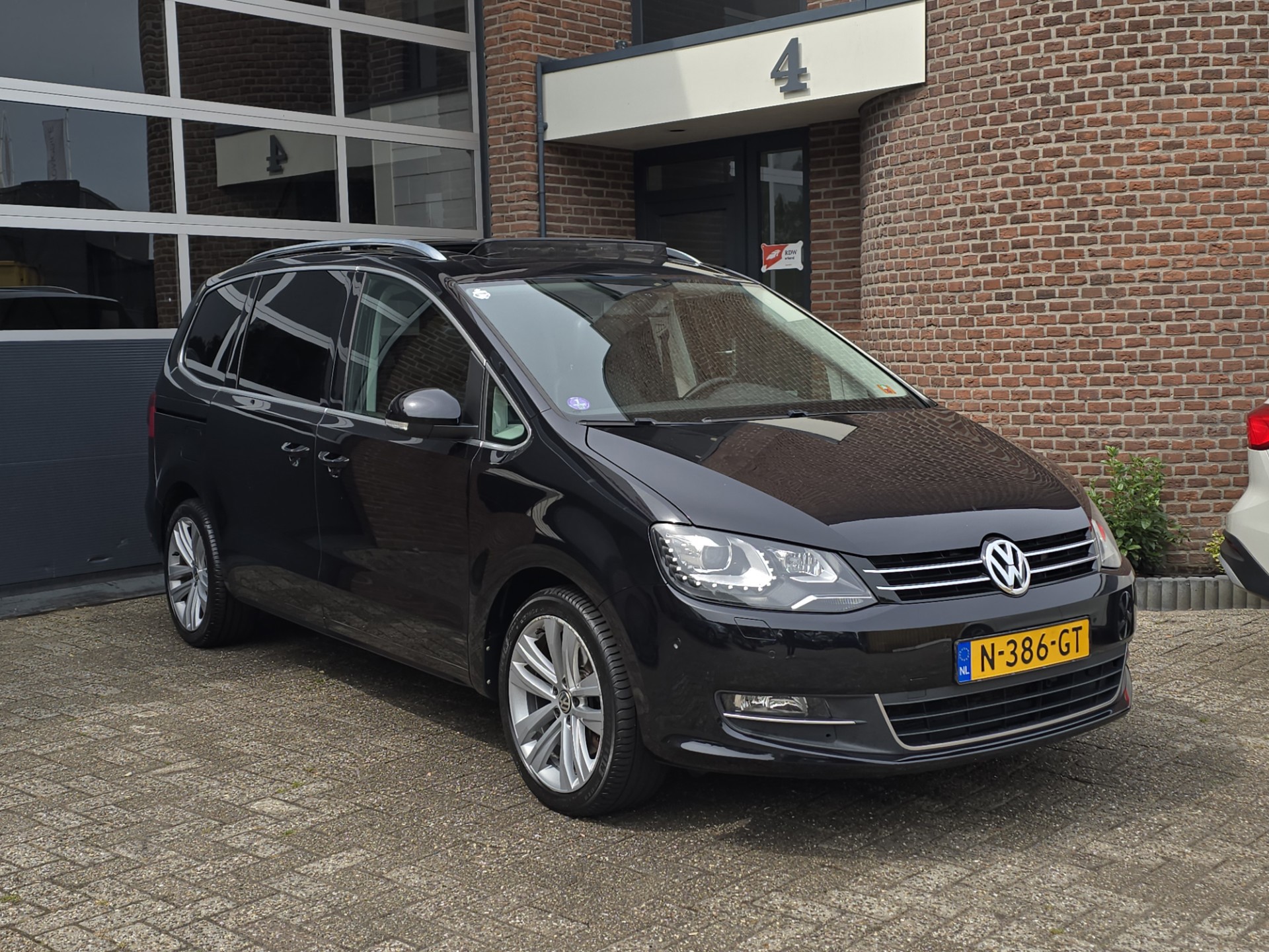 Volkswagen Sharan 2.0 TSI Highline 7p. Pano |Leer |DSG
