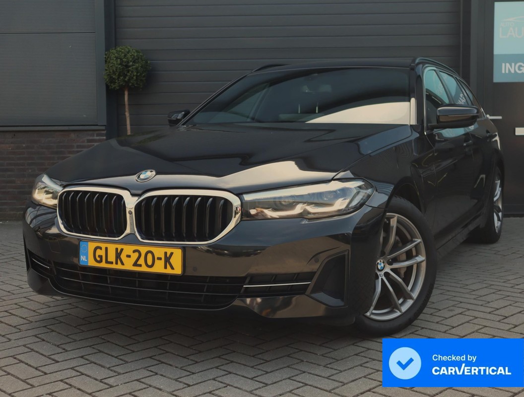 BMW 5 Serie Touring 530e High Executive | Passagiers Scherm | Pano | Stoelverwarming | Trekhaak