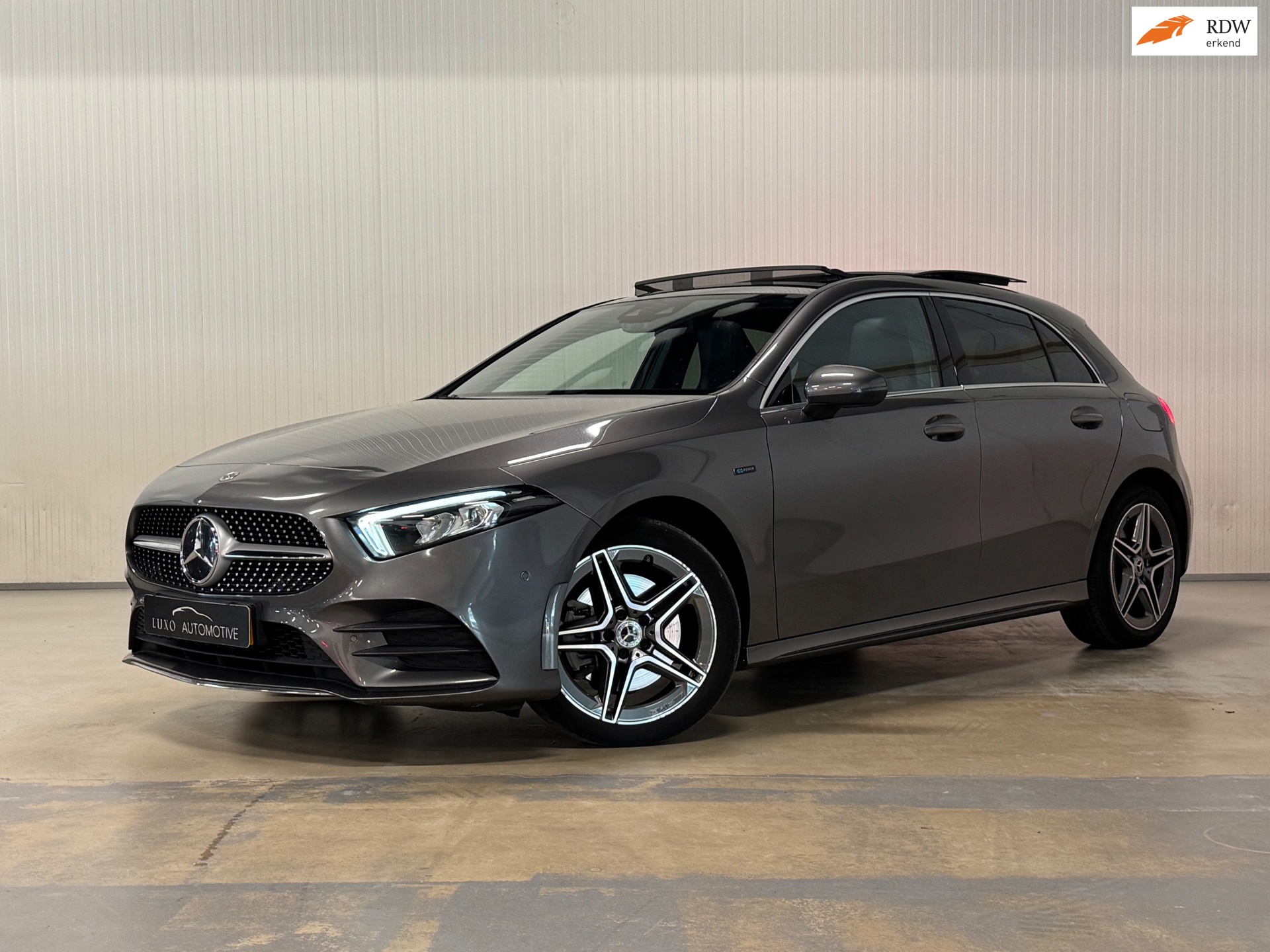 Mercedes-Benz A-klasse 250 e Business Solution AMG Limited | PANO | AMBIANCE | LED