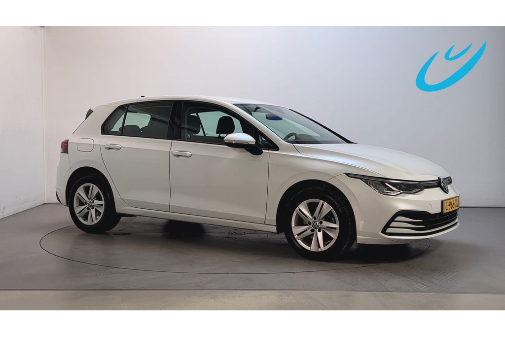 Volkswagen Golf 1.0 eTSI DSG Life Virtual Cockpit Sfeerverlichting Parkeersensoren Navigatie