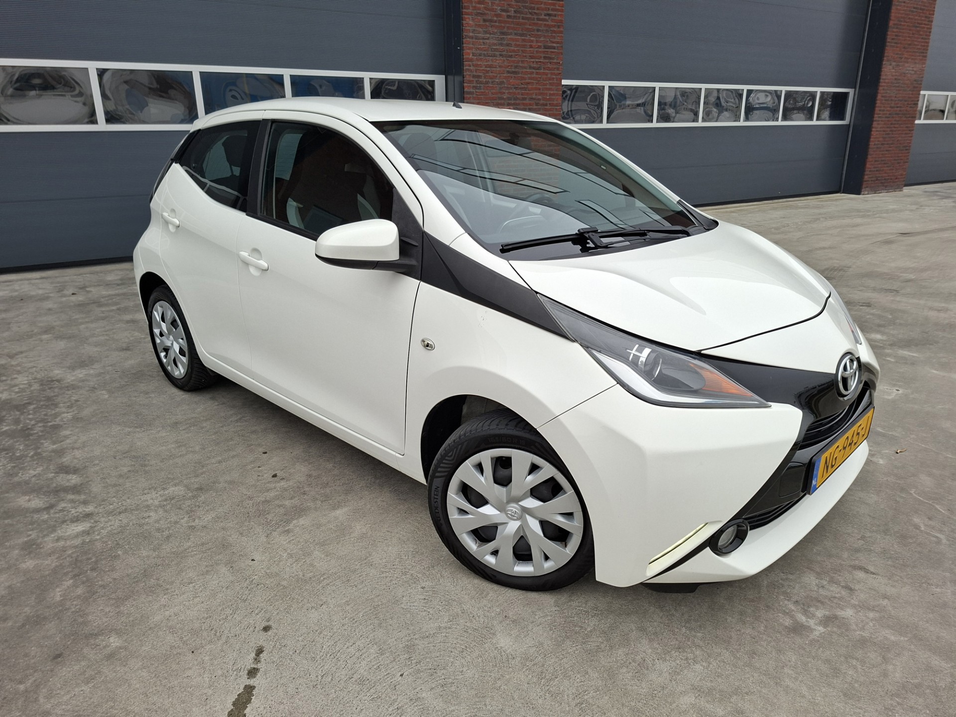 Toyota Aygo 1.0 VVT-i x-play airco car play camera APK 4-2027