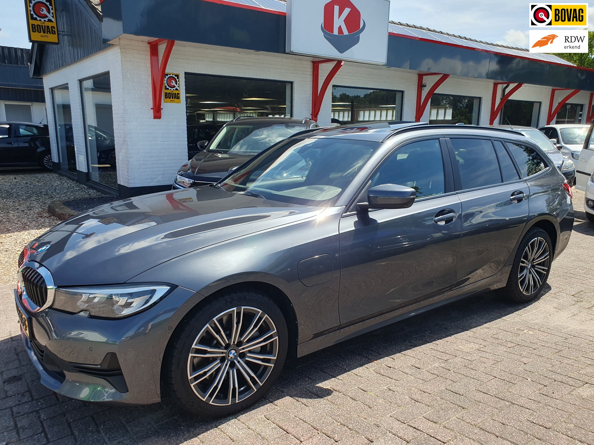 BMW 3-serie Touring 330e Business Edition Plus Pano/Leer BJ 2022