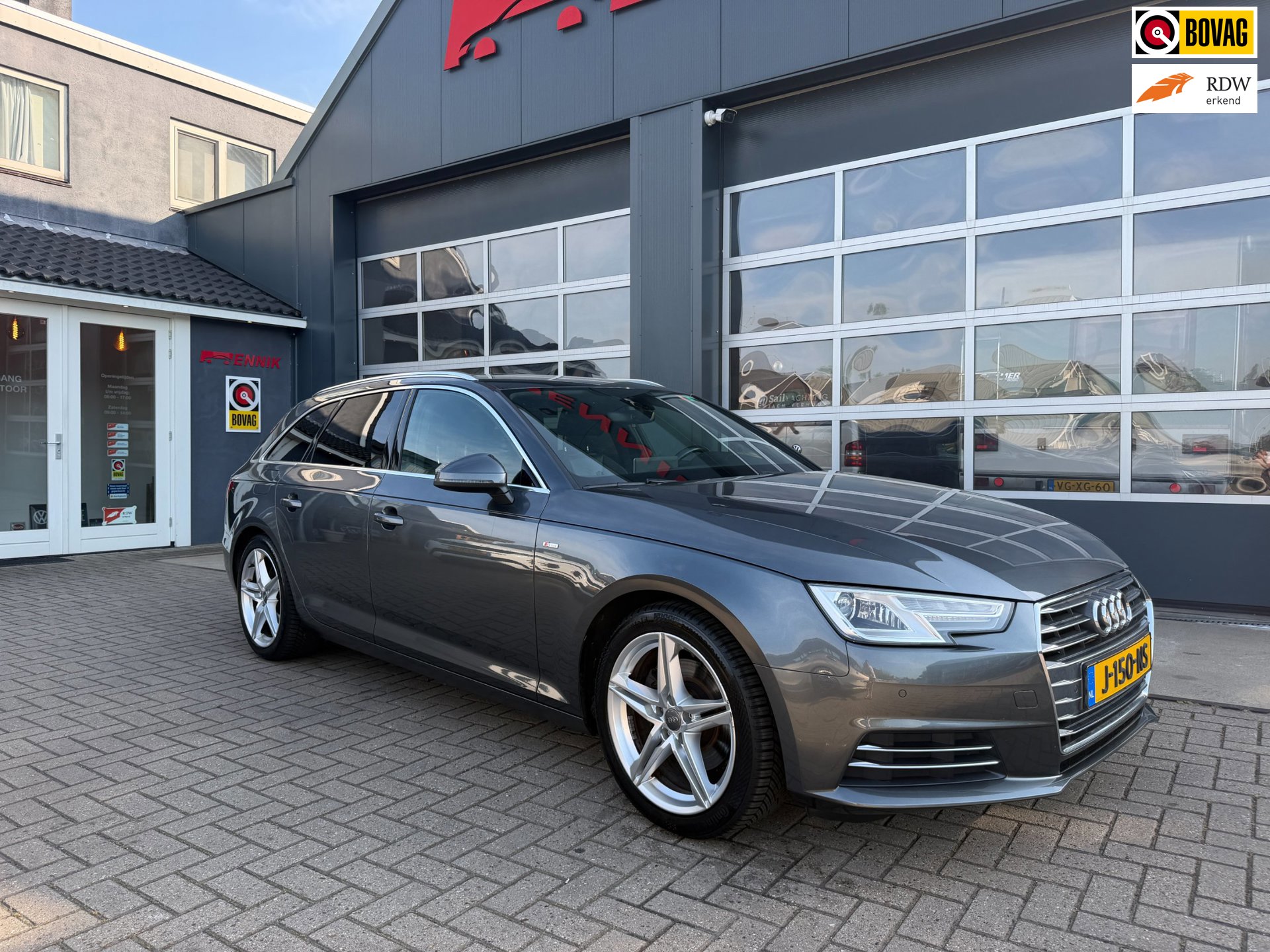 Audi A4 Avant 1.4 TFSI Design Pro Line Plus S-Line / Camera / Virtual / Keyless / Lane Side Assist.