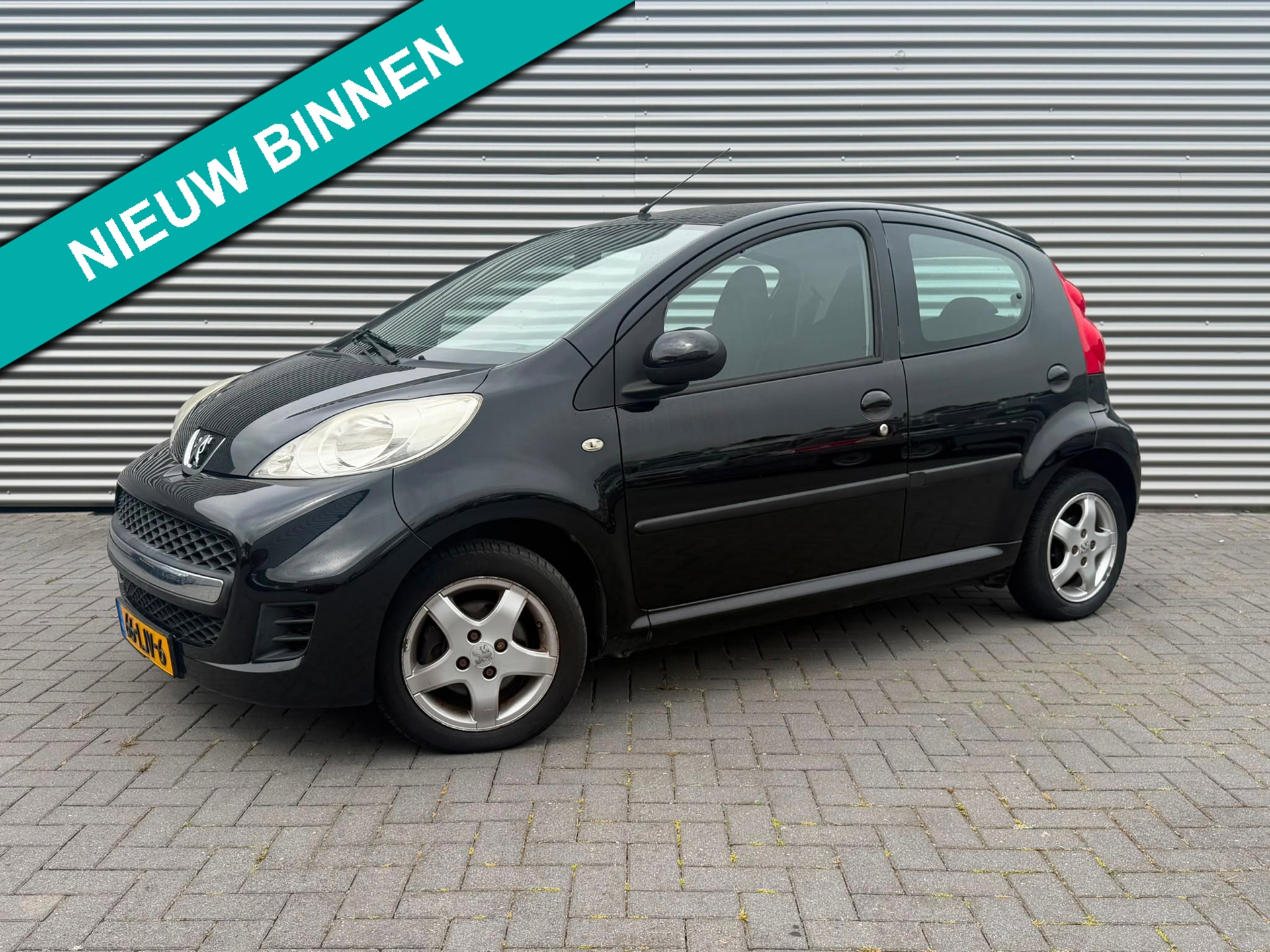 Peugeot 107 1.0-12V XR NIEUWE APK!