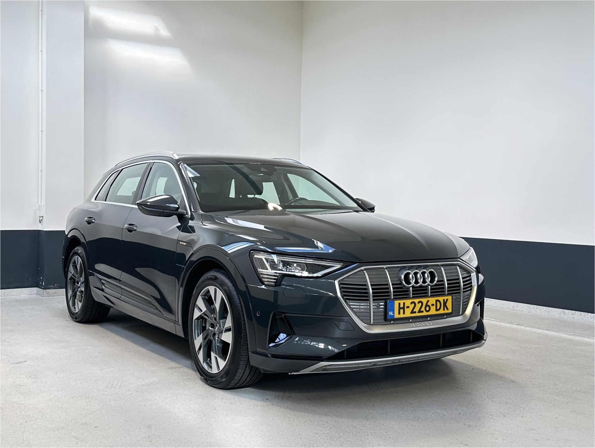 Audi E-tron E-tron 50 Launch edition plus 71 kWh| Nieuwe elektromotor| SOH 85% |Pano| Apple Carplay/ Android auto| Leer | NL |