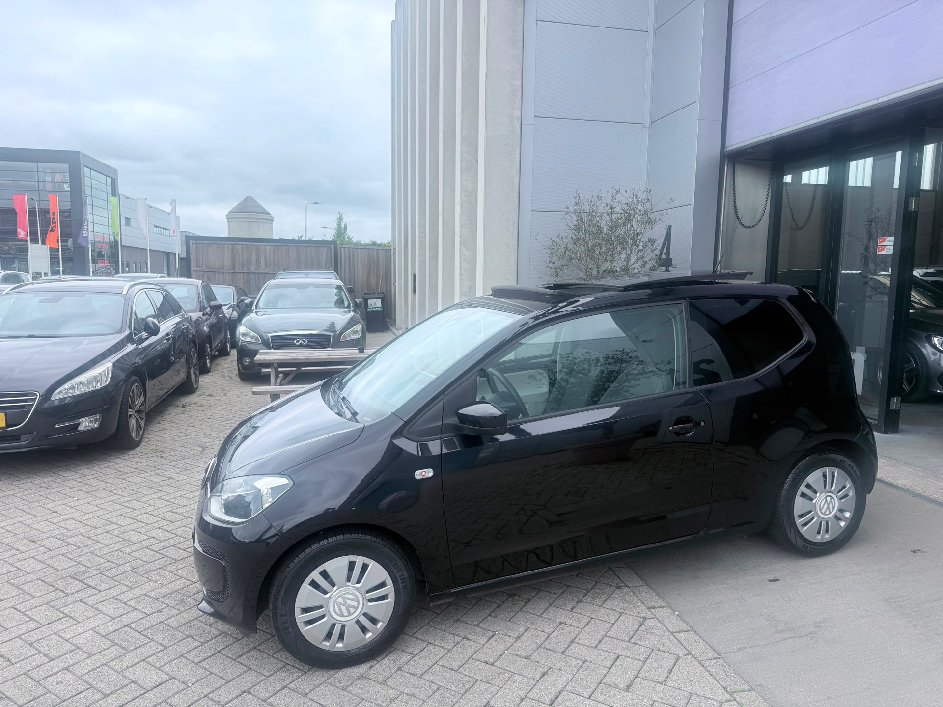 Volkswagen Up! 1.0 move up! BlueMotion AIRCO! PANO! NAVI! INRUIL MOGELIJK!