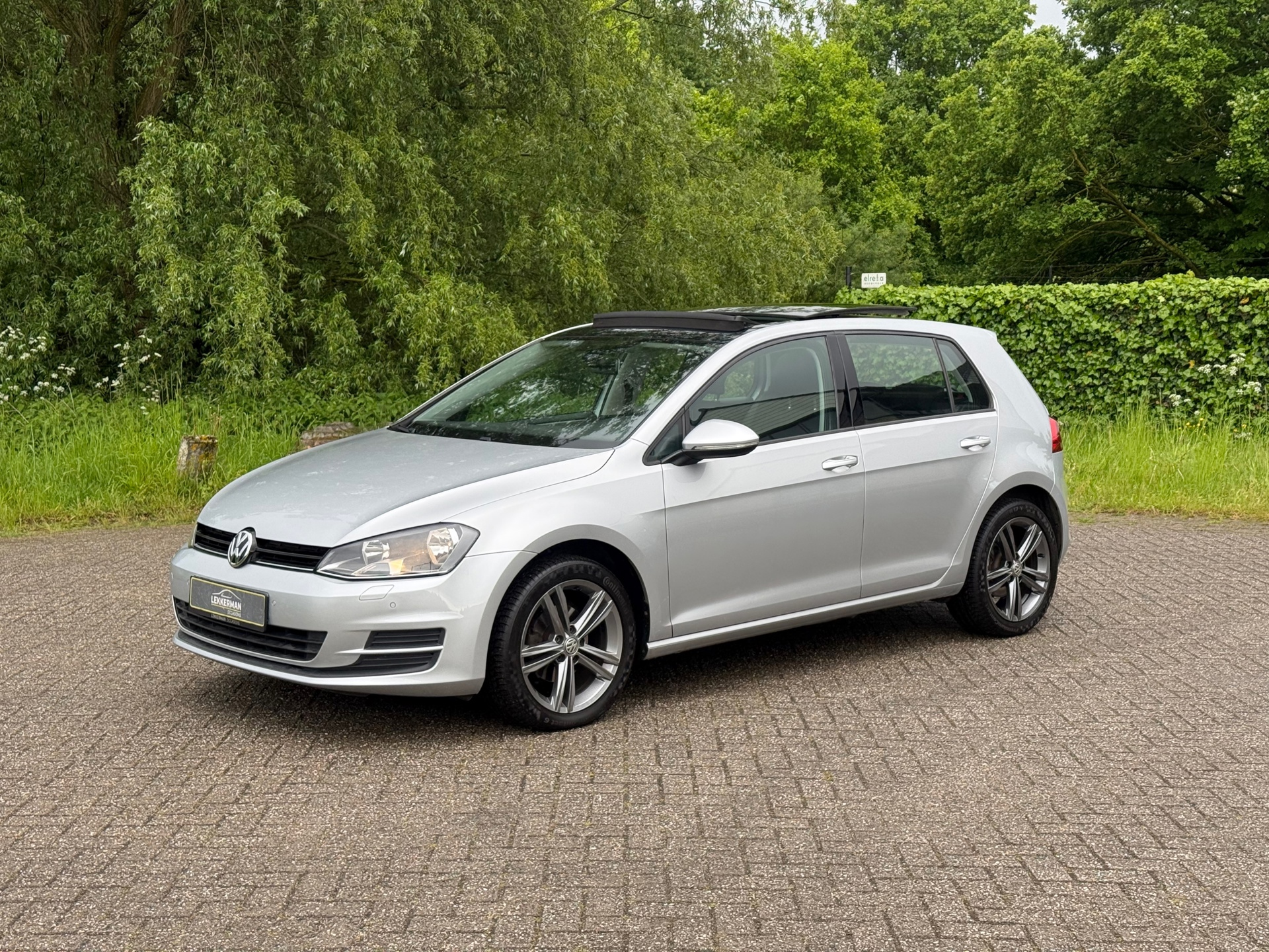 Volkswagen Golf 1.2 TSI High Line PANO I PDC I R LINE VELGEN I NWE APK I WEINIG KM