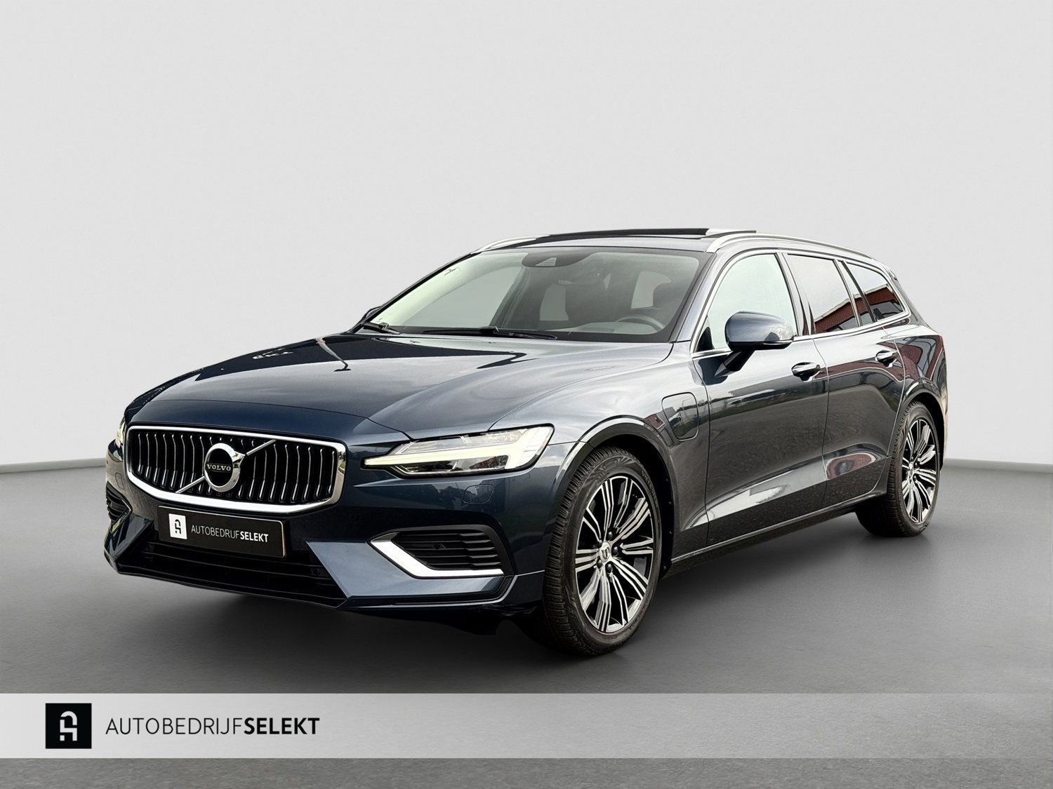 Volvo V60 2.0 T8 Recharge AWD Inscription | Pano | Trekhaak | Harman Kardon | Memory | Pilot Assist | Camera