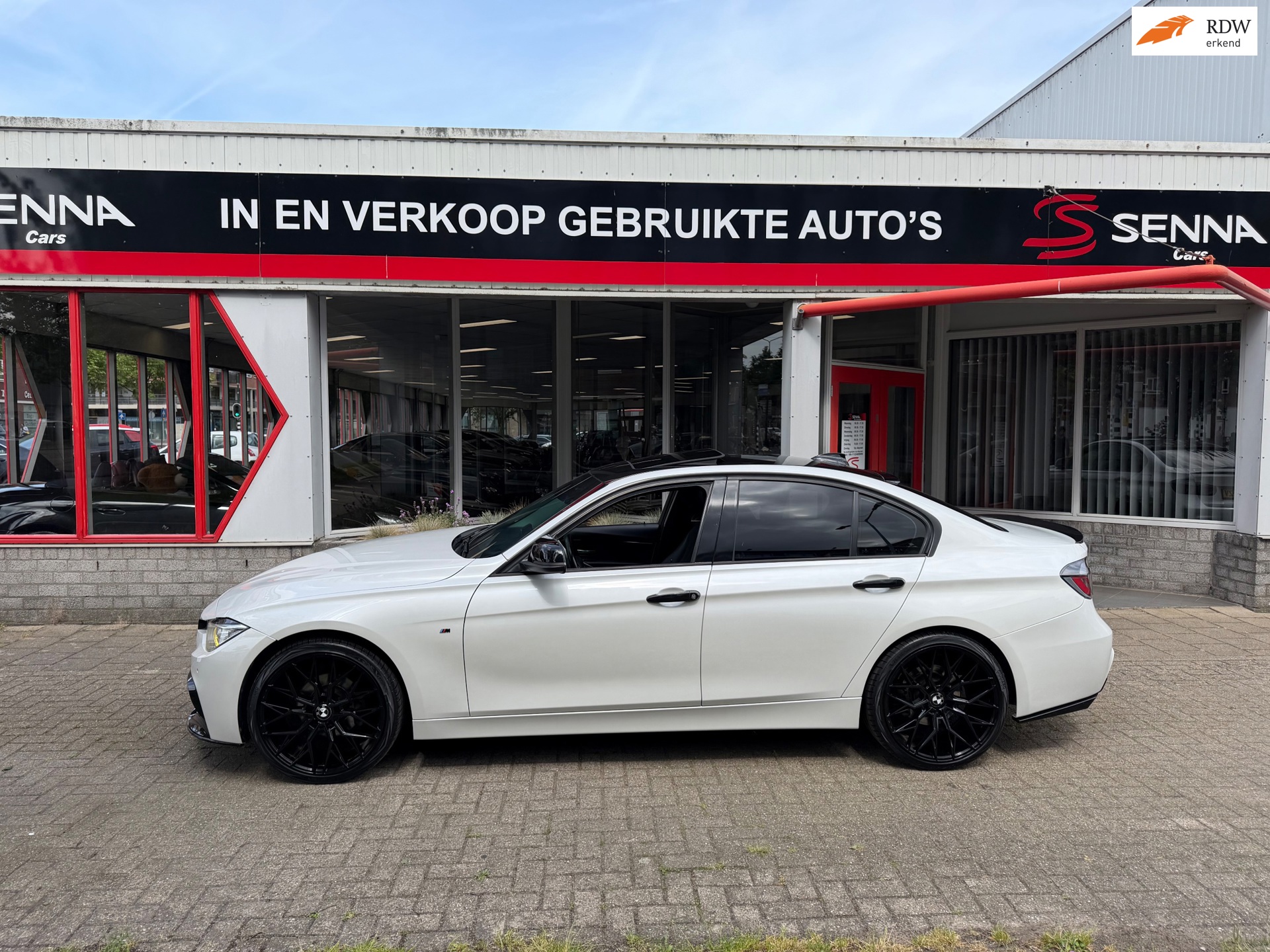BMW 3-serie 320i Aut - M pakket - 20 inch - Leer - HUD - Klep