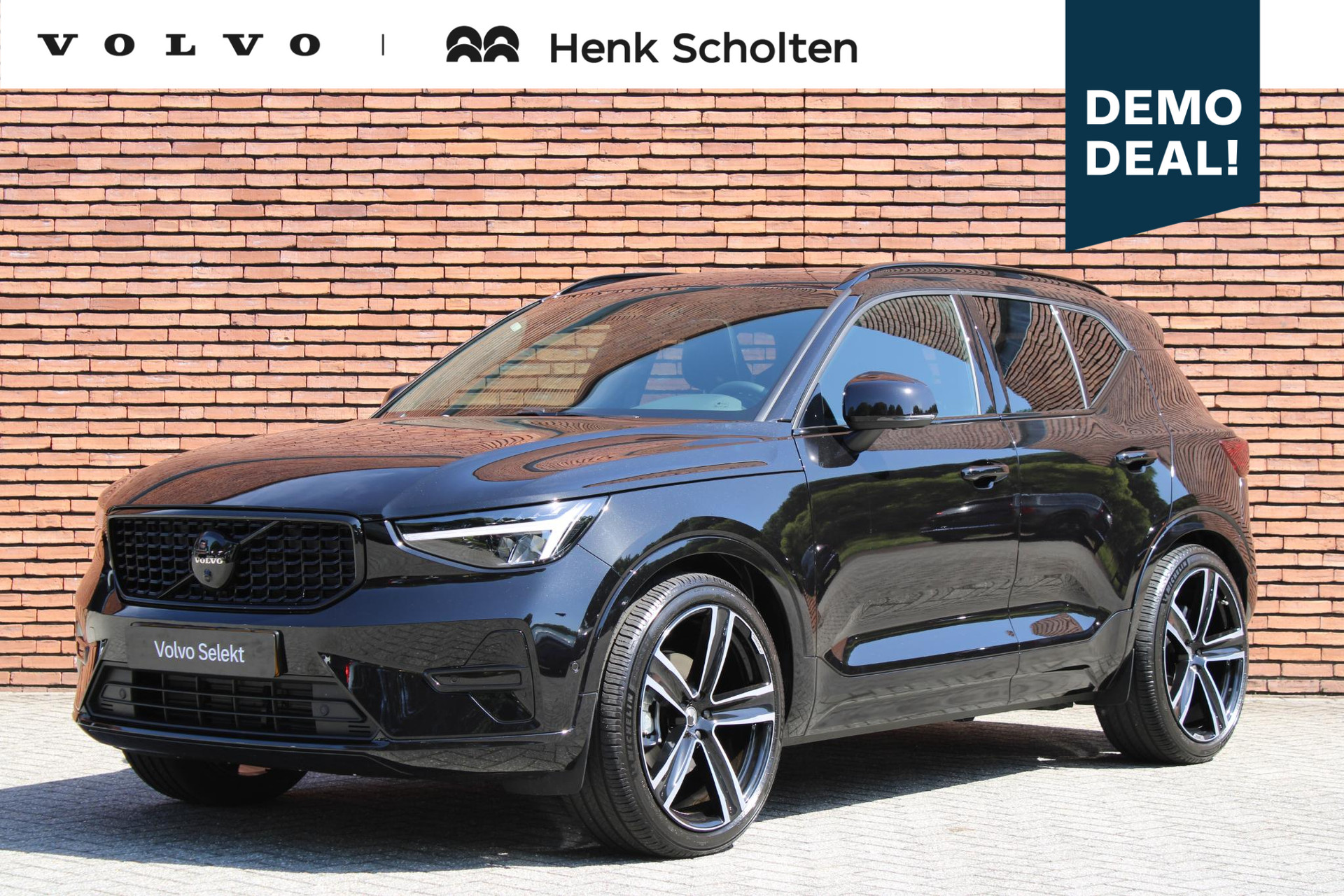 Volvo XC40 B4 Plus Dark |