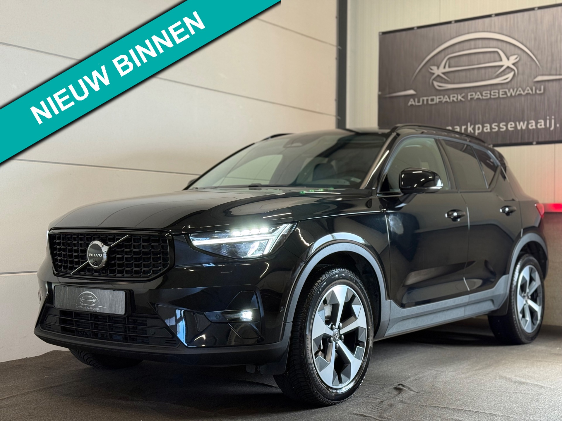 Volvo XC40 2.0 B3 Ultimate Dark 2WD Pano, ACC, Apple Carplay, Virtual Cockpit, Harman&Kardon, Stoelverwarming, Elek Stoelen, Airco