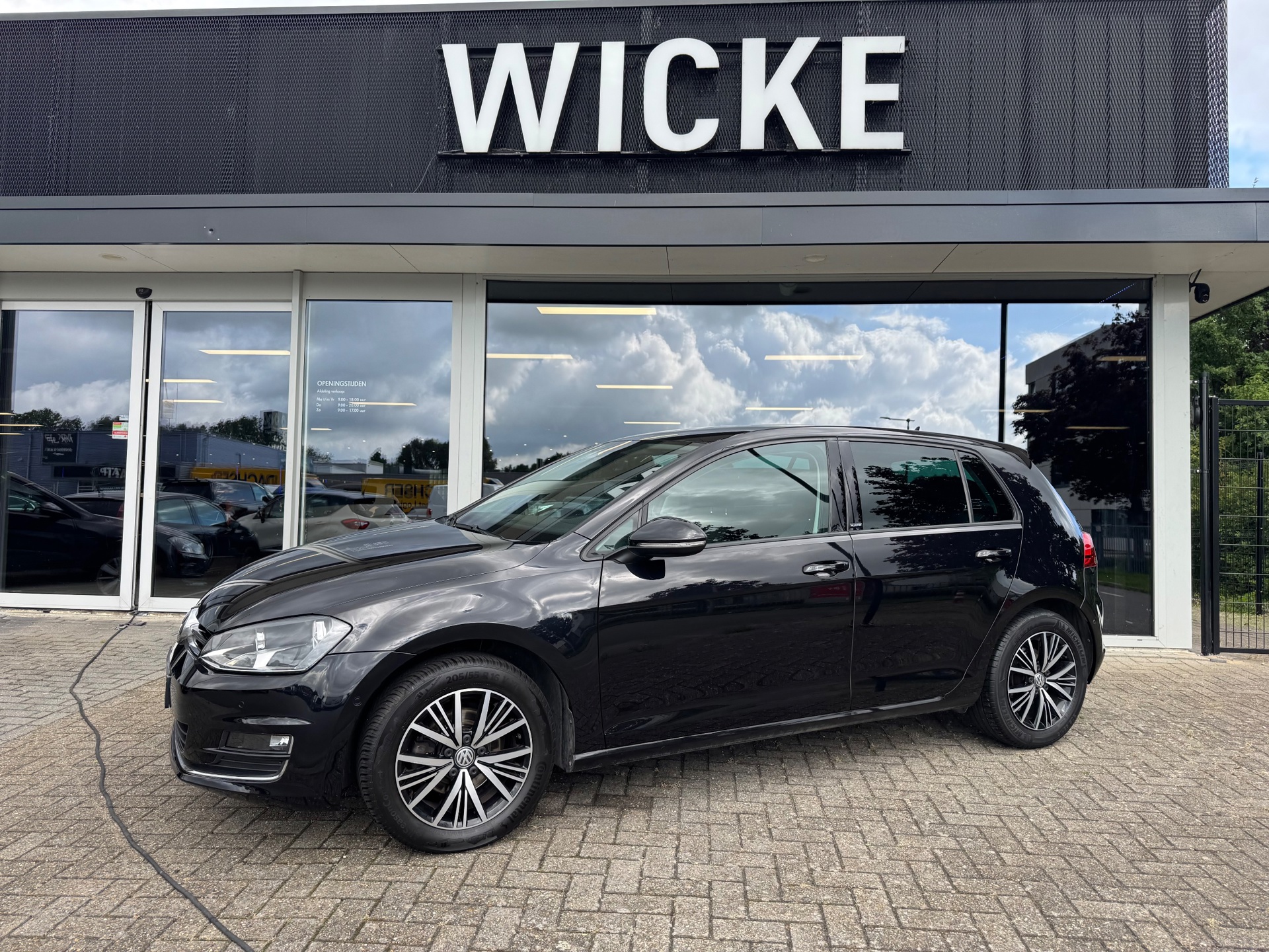Volkswagen Golf 1.2 TSI Allstar Navigatie Clima Cruise control PDC