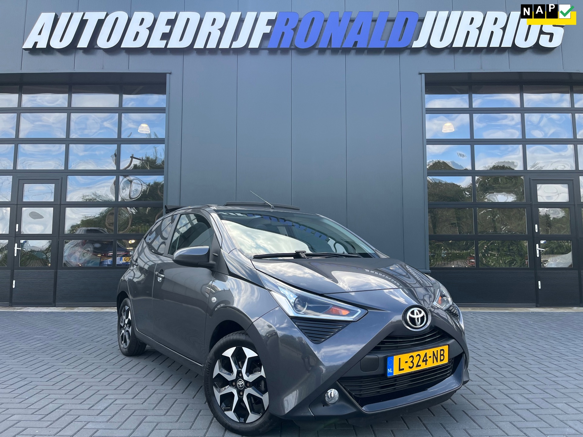 Toyota Aygo 1.0 VVT-i x-joy cabrio NL.Auto/Automaat/Cabrio/Climatronic/Camera/Carplay/Led/1Ste Eigenaar/Dealer onderhouden