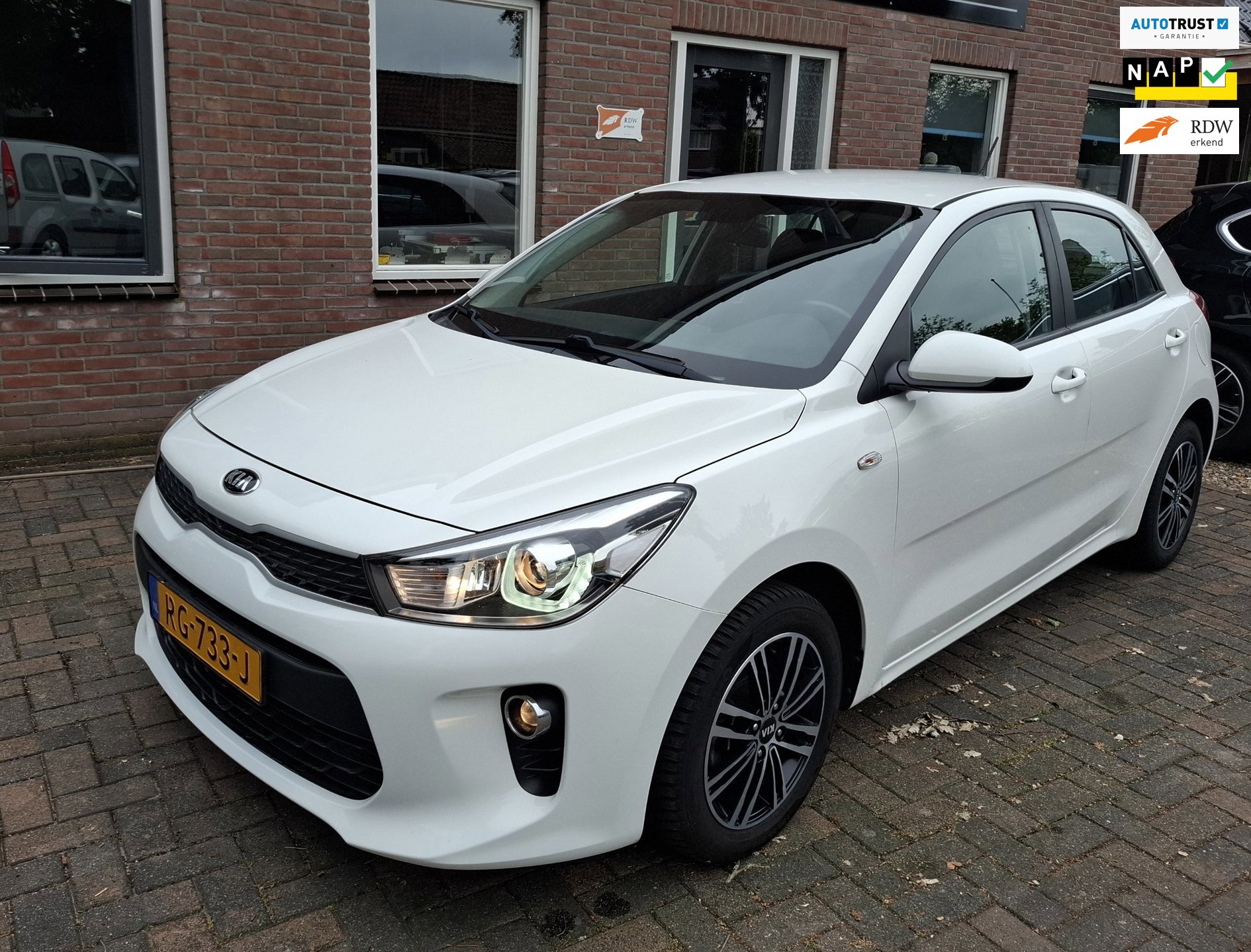 Kia Rio 1.0 TGDI ComfortPlusLine Navigator. 100% onderhouden. O.a. carplay, camera, cruise, navi, etc, etc.