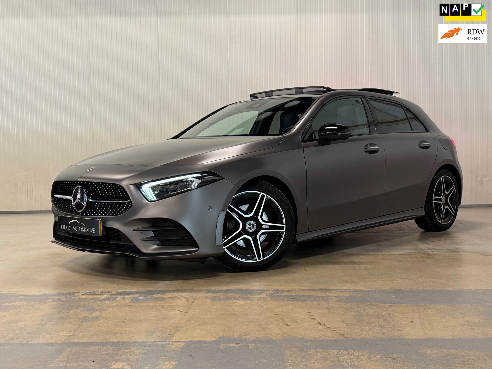 Mercedes-Benz A-klasse 180 Business Solution AMG | PANO | NAP | NIGHT | AMBIANCE | CAMERA