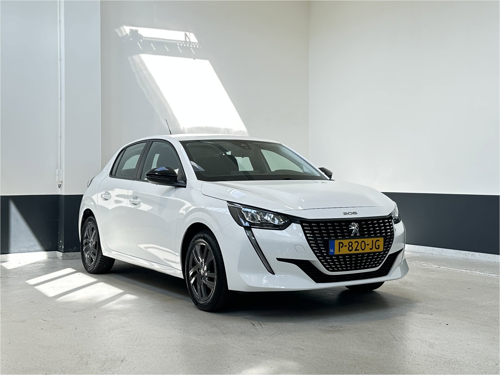 Peugeot 208 1.2 PureTech Active Pack | Apple Carplay/ Android Auto | NL | 2 Eig | Trekhaak | PDC |