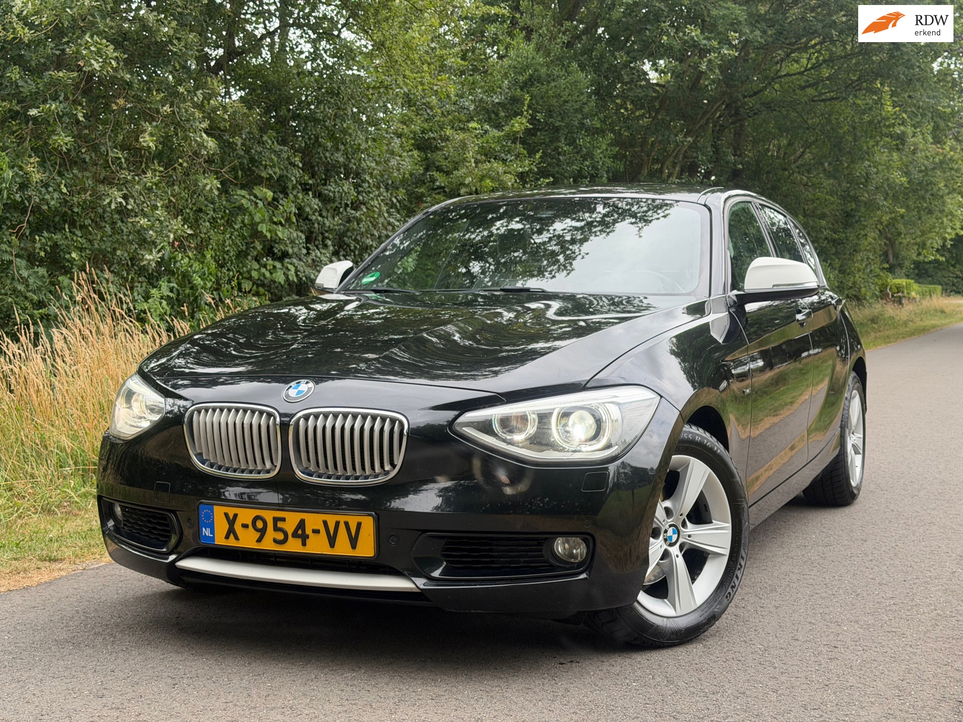 BMW 1-serie 118i Limited Edition | Navi + Stoelverwarming Nu € 6.975,-!!!