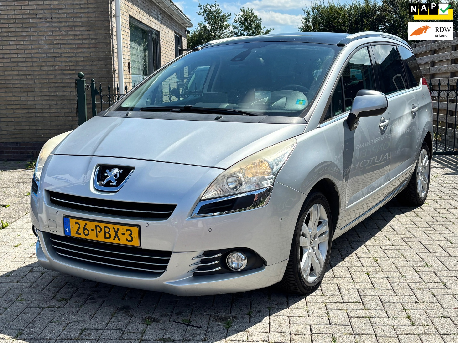 Peugeot 5008 1.6 THP Blue Lease Executive 7p. | automaat | luxe uitvoering | rijd en schakelt soepel !