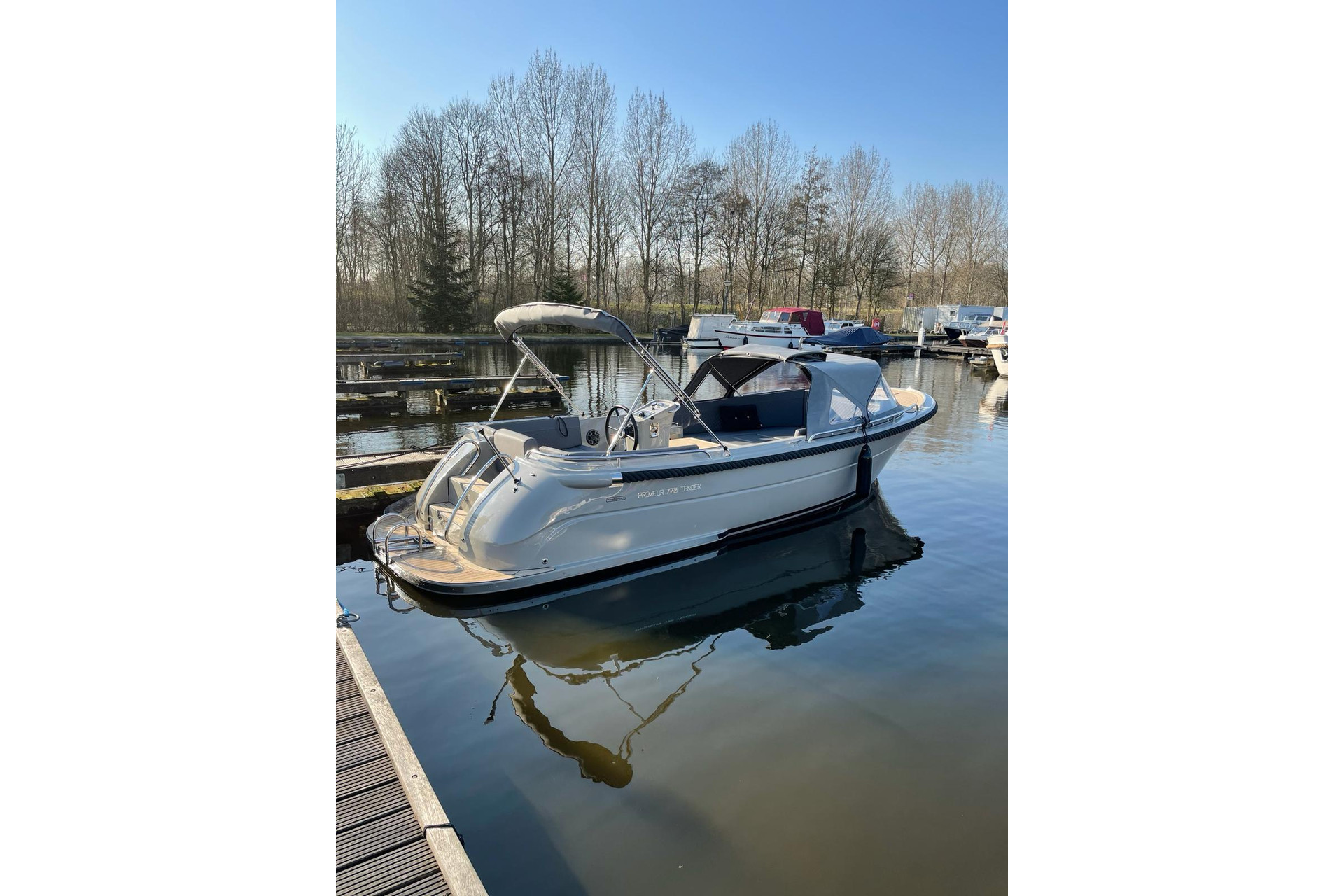 Sloep Primeur 700 Tender 42PK Primeur 700 Tender 42PK Zeer compleet en vaarklaar !