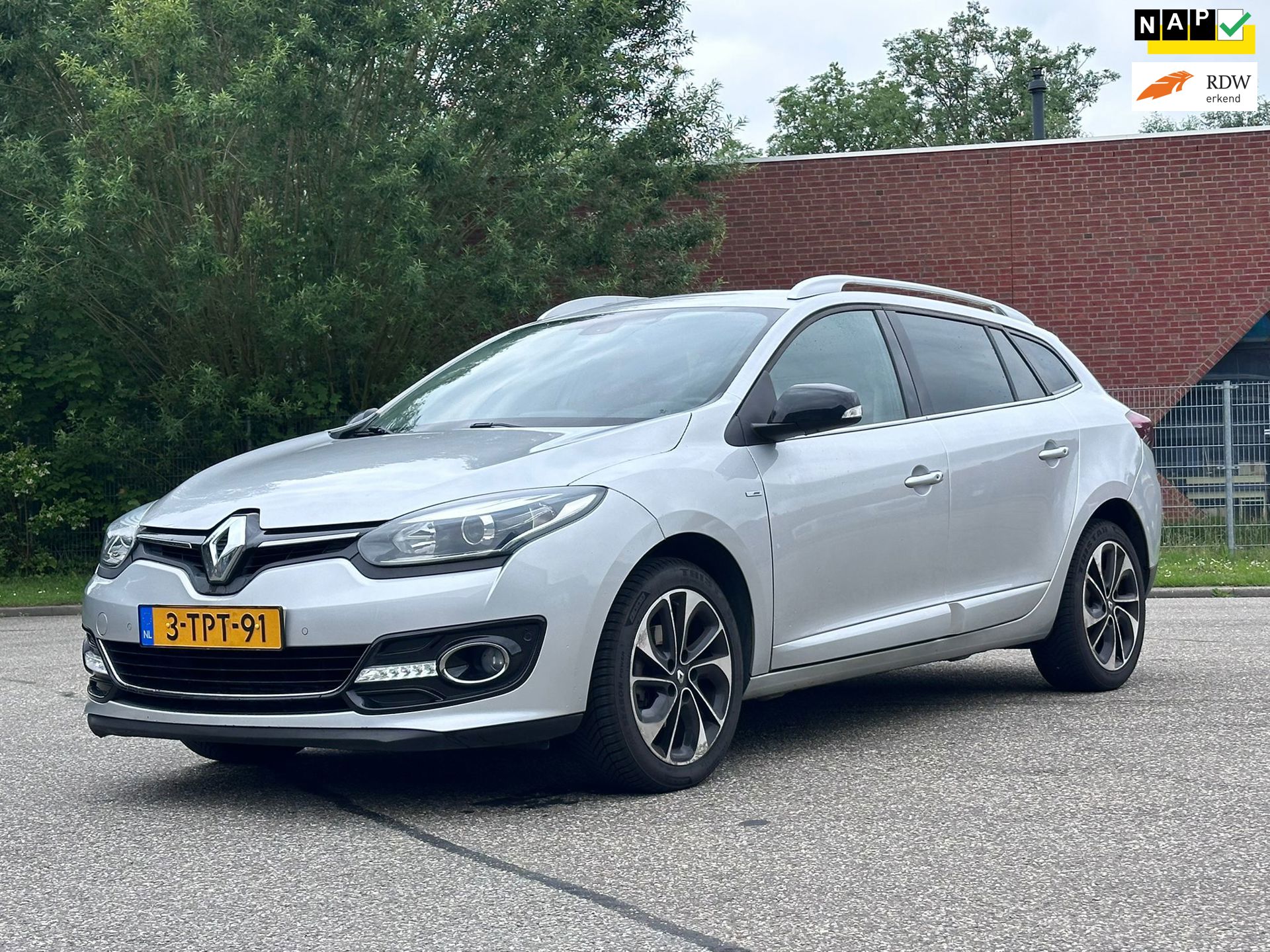 Renault Mégane Estate 1.2 TCe Bose Achteruit camera*Navigatie*Cruise*NAP*Clima*Parkeersensoren*2e eigenaar*