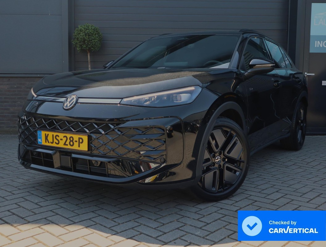 Volkswagen T-Roc 1.5 eTsi R-Line First Edition | Pano | ACC | Stoelverwarming | Grootscherm