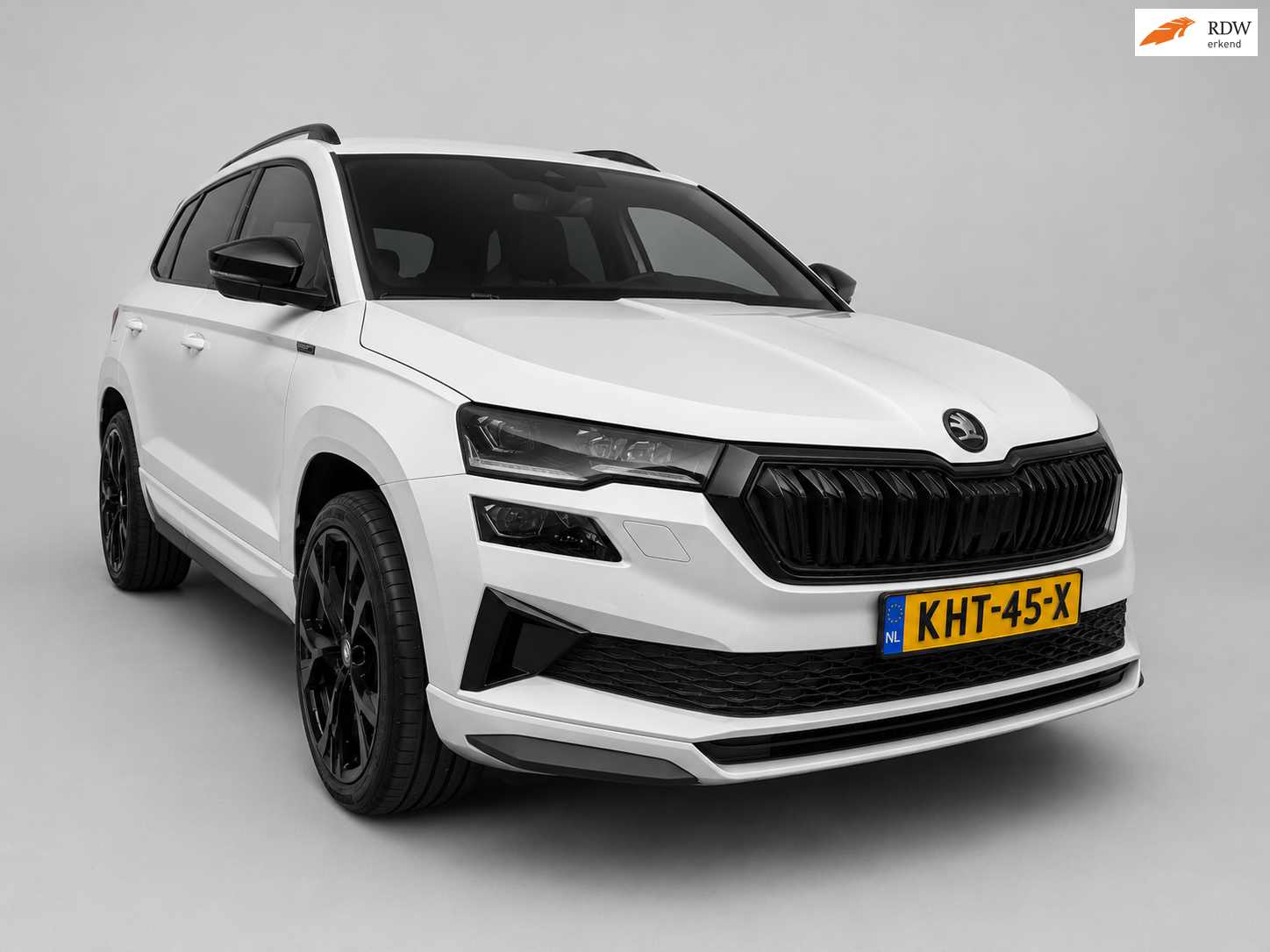 Skoda KAROQ 1.5 TSI ACT Sportline Business - Panoramadak - Stoel en Stuurverw - Adapt Cruise - CarPlay - Incl BTW