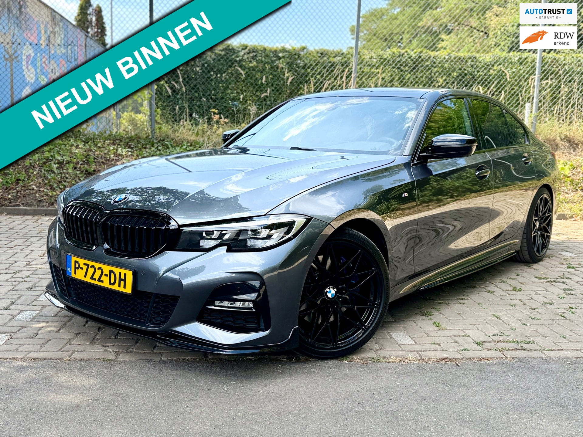 BMW 3-serie 258 pk / Automaat / Alcantara / leder / Stoelverwarming / LED / Live Cockpit Pro / BearLock / M Performance