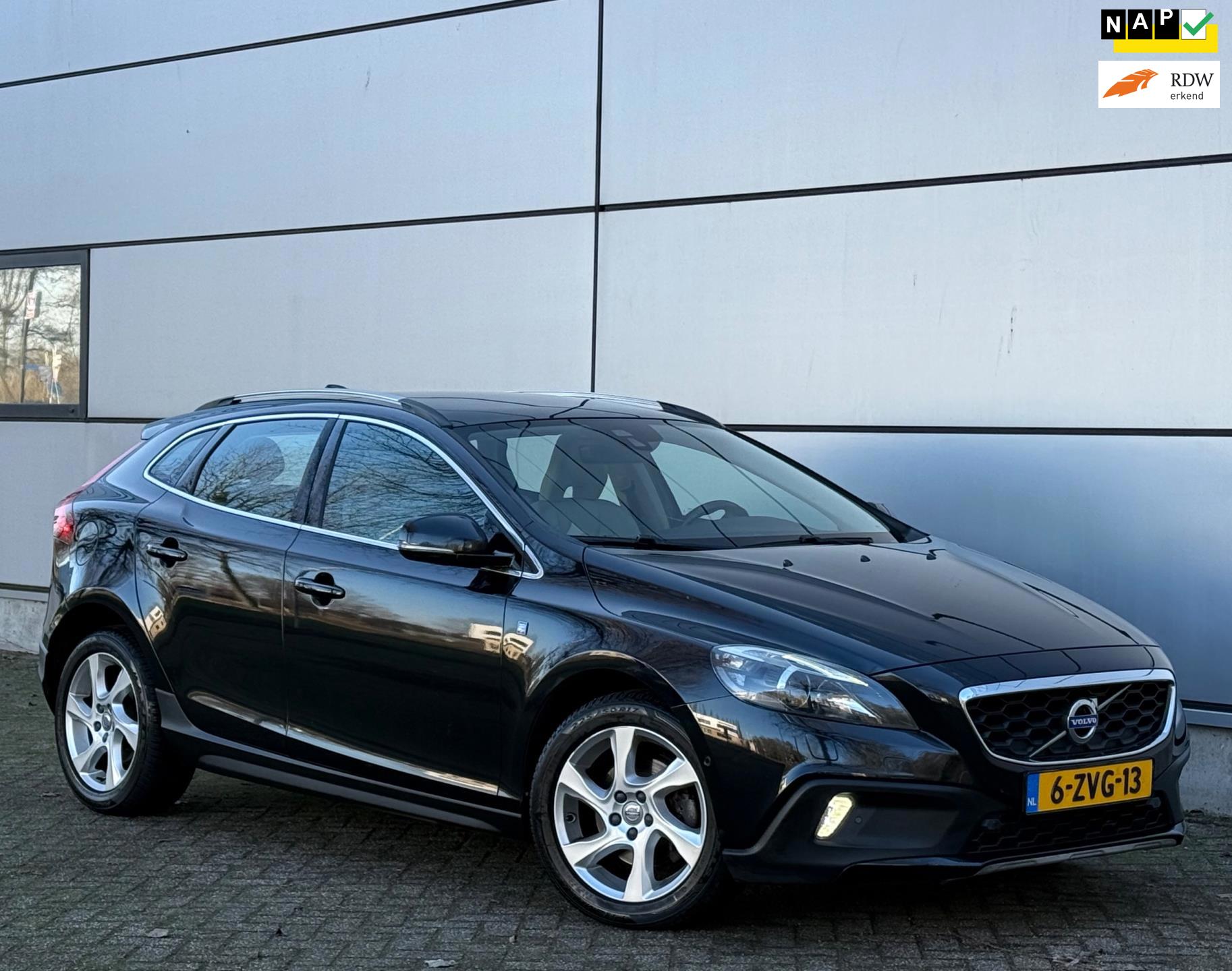 Volvo V40 Cross Country 1.6 D2 Ocean Race Automaat |Pano |Memory |Camera |Leer |Stoelverw |Trekhaak |Led |Boekjes |Nap