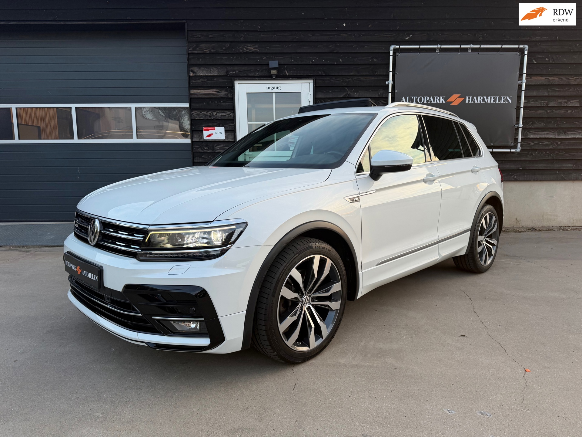 Volkswagen Tiguan 2.0 TSI 4Motion 3X R Line Pano Leder
